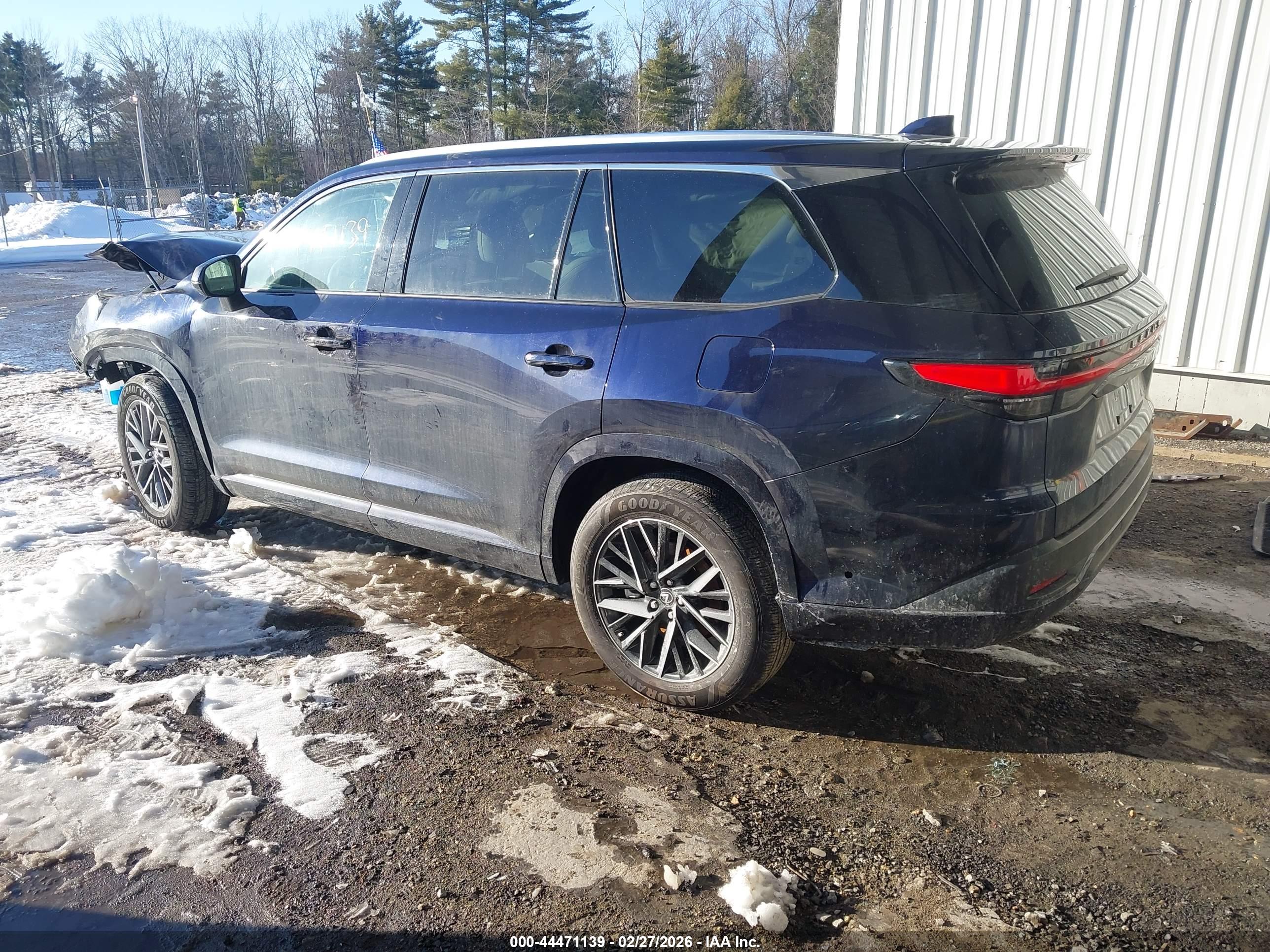 LEXUS TX image 3