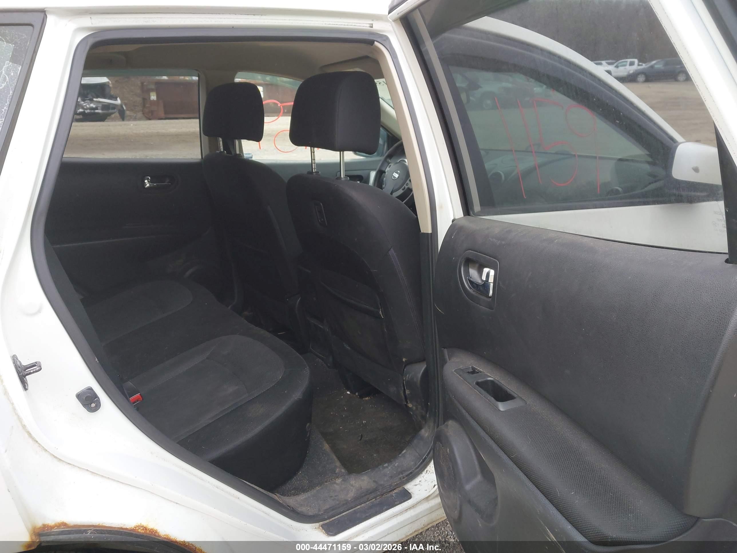 NISSAN ROGUE image 8