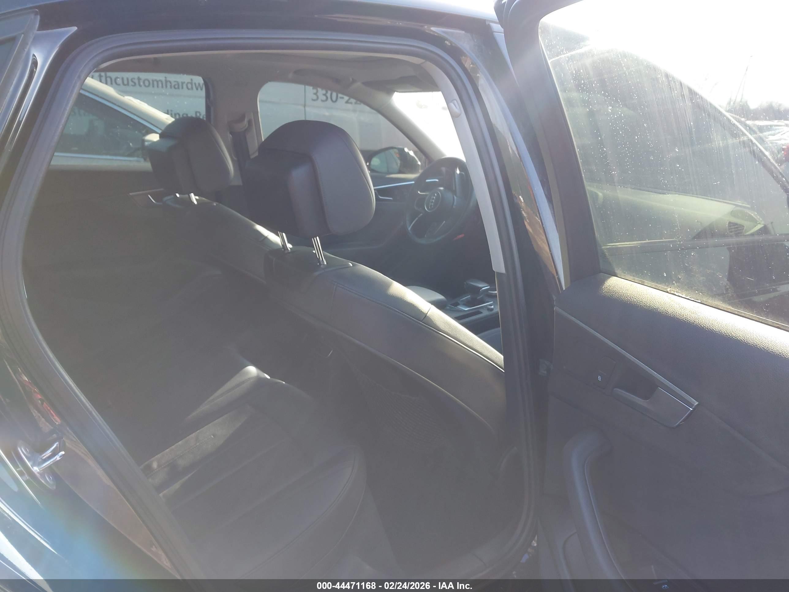AUDI A4 image 8