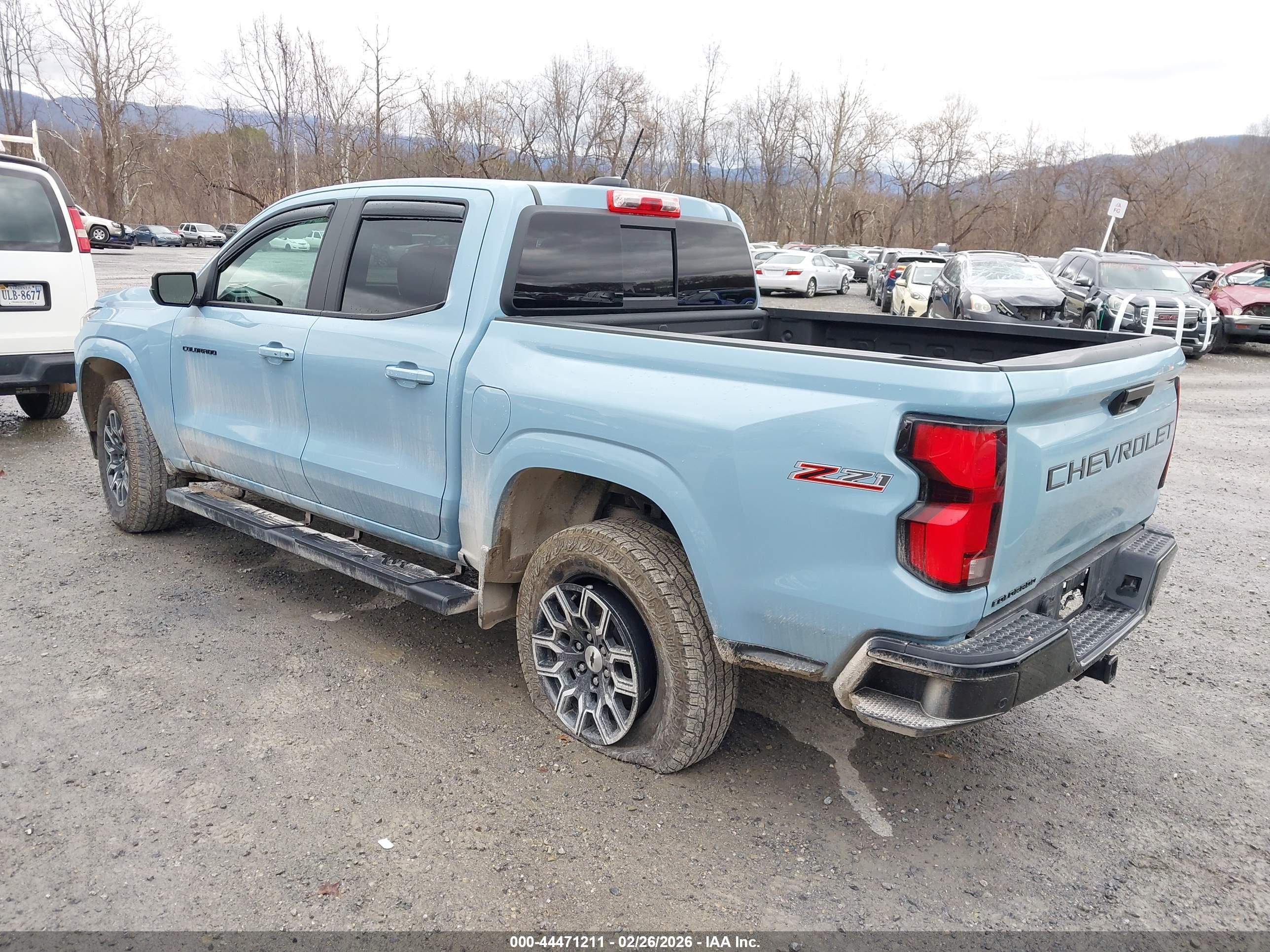 CHEVROLET COLORADO image 3
