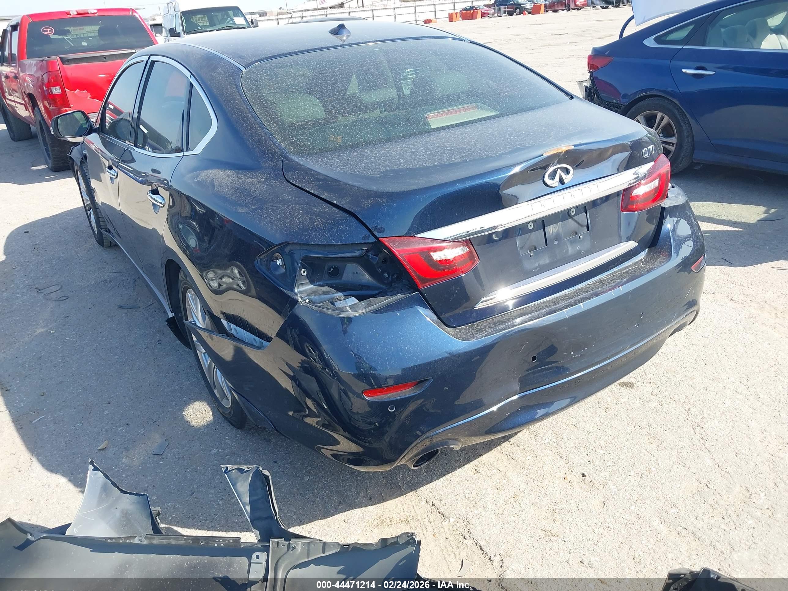 INFINITI Q70 image 3