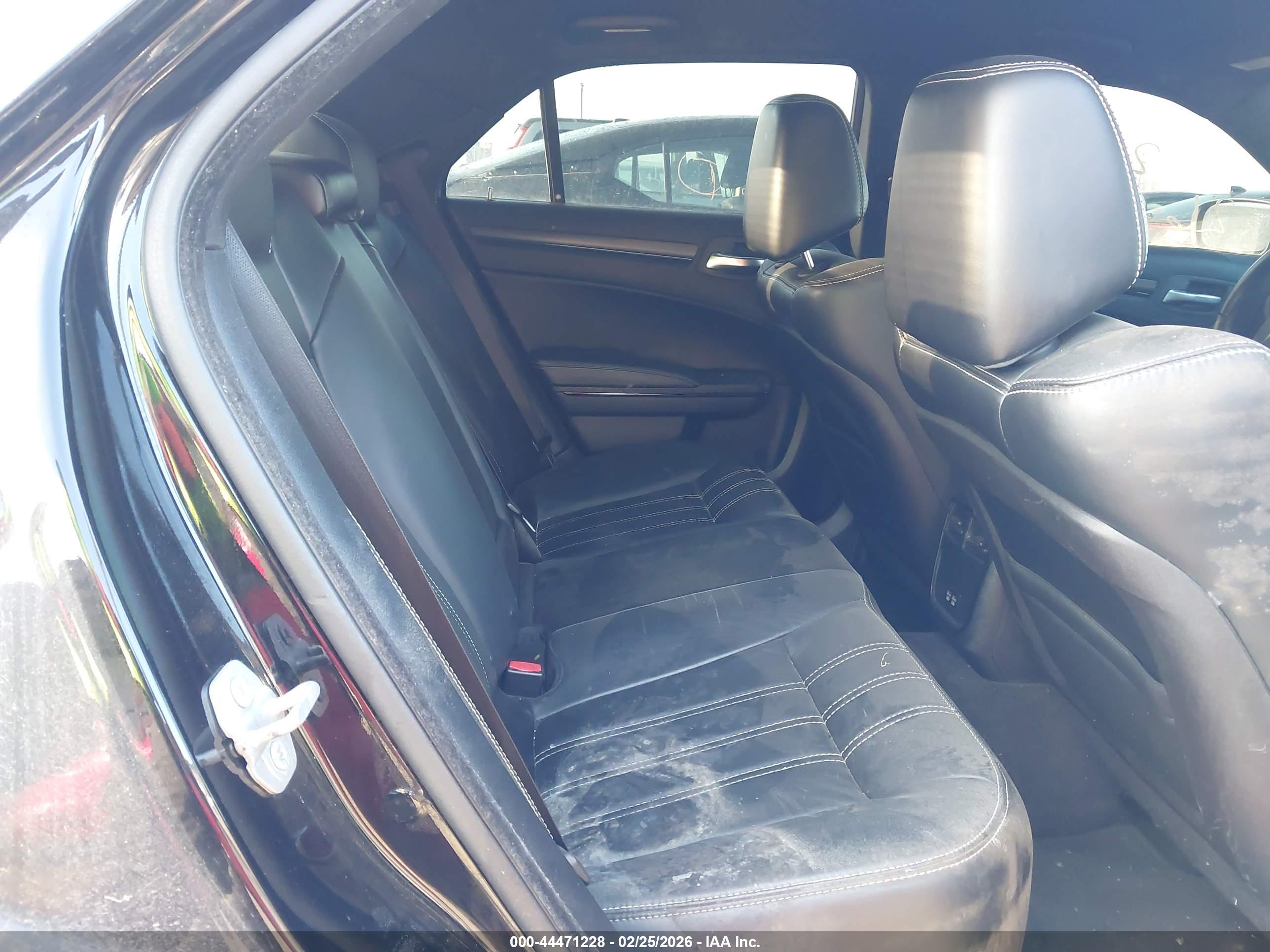 CHRYSLER 300 image 8