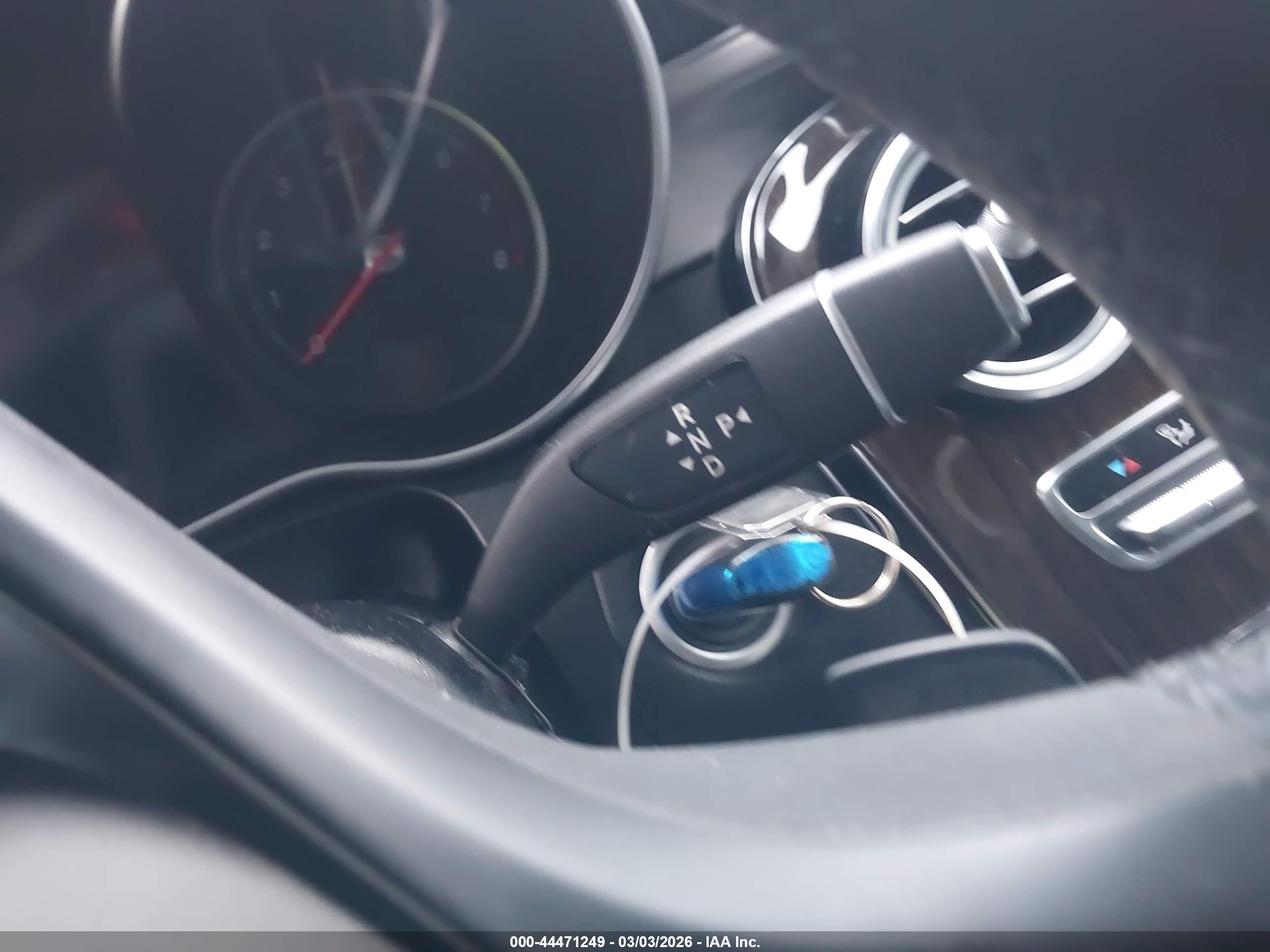 MERCEDES-BENZ GLC image 11