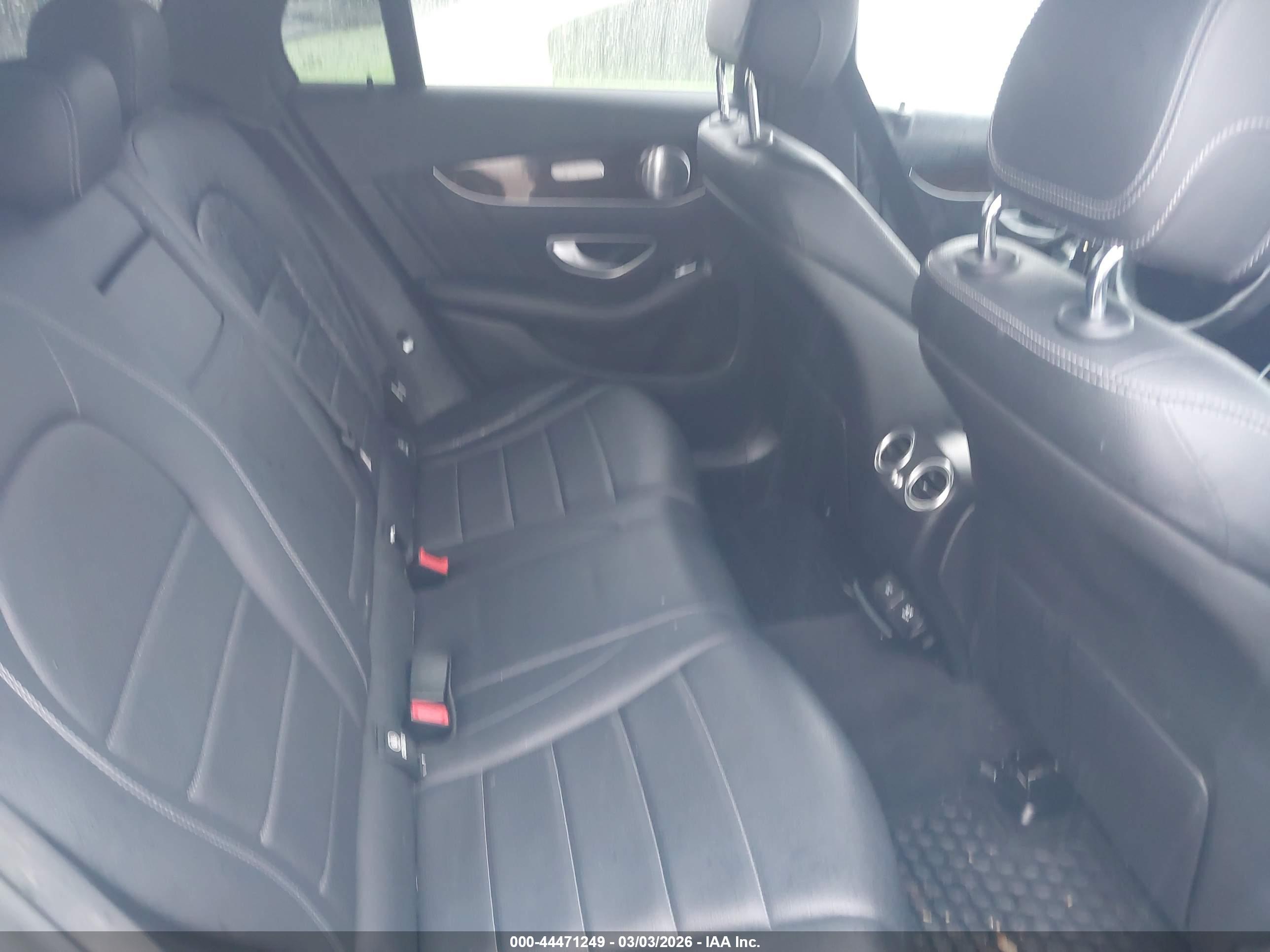 MERCEDES-BENZ GLC image 8