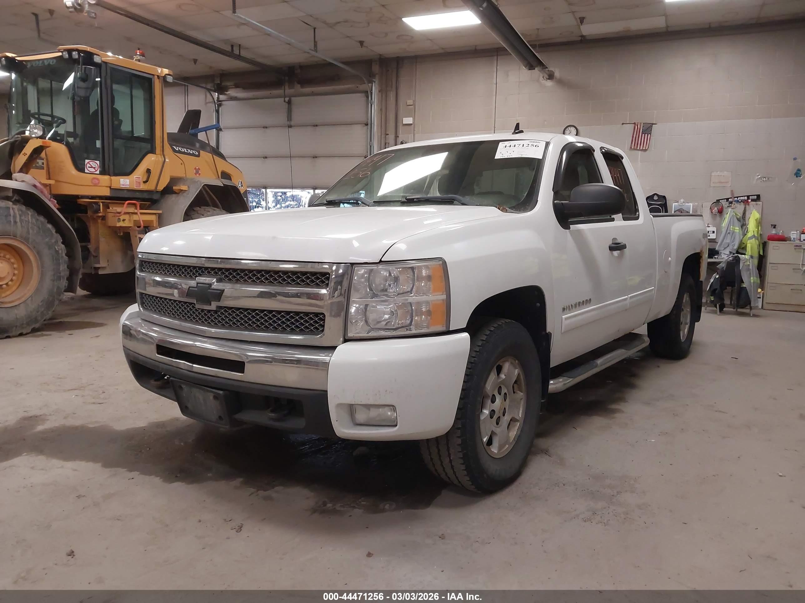 CHEVROLET SILVERADO image 2