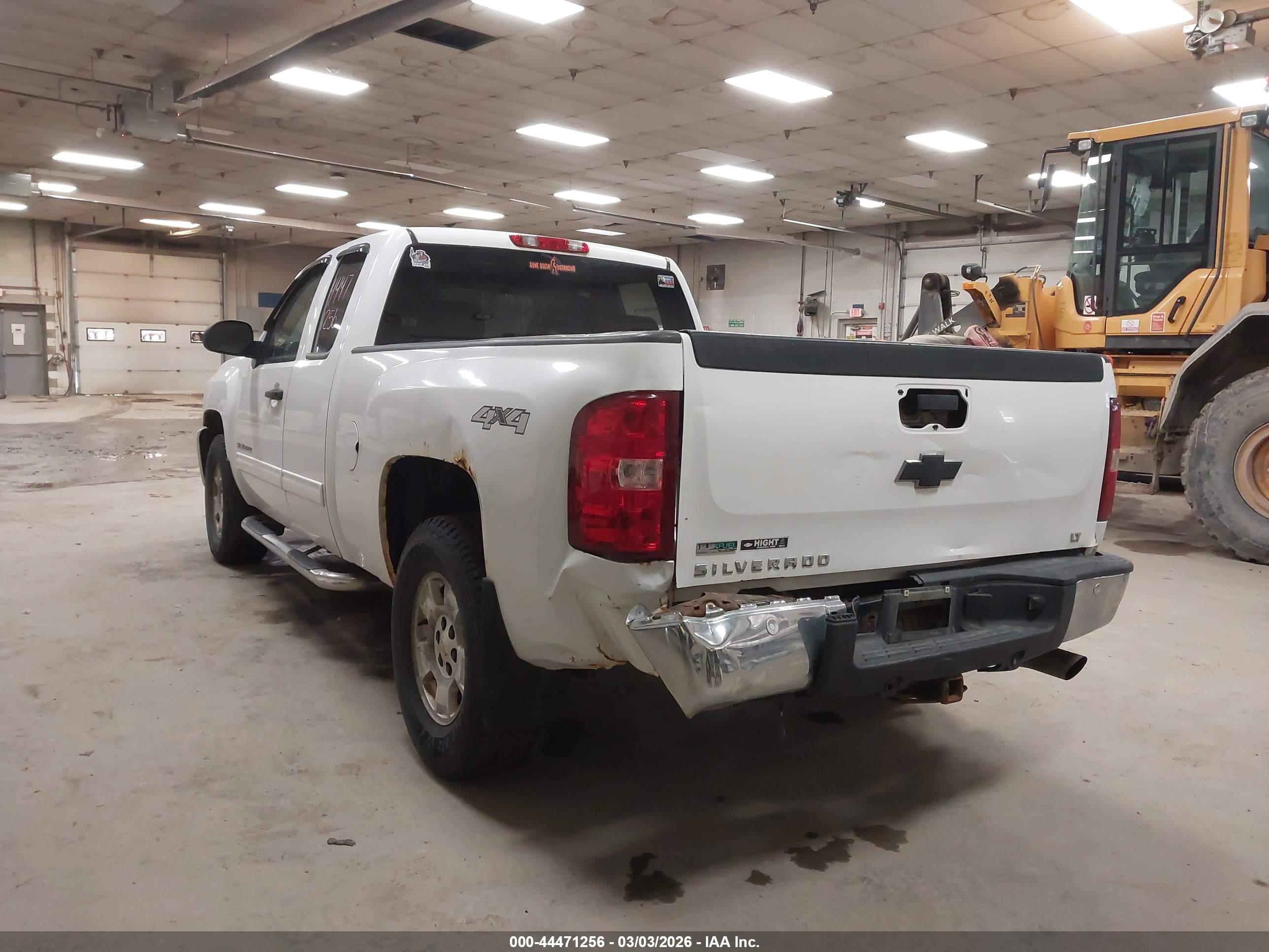 CHEVROLET SILVERADO image 3