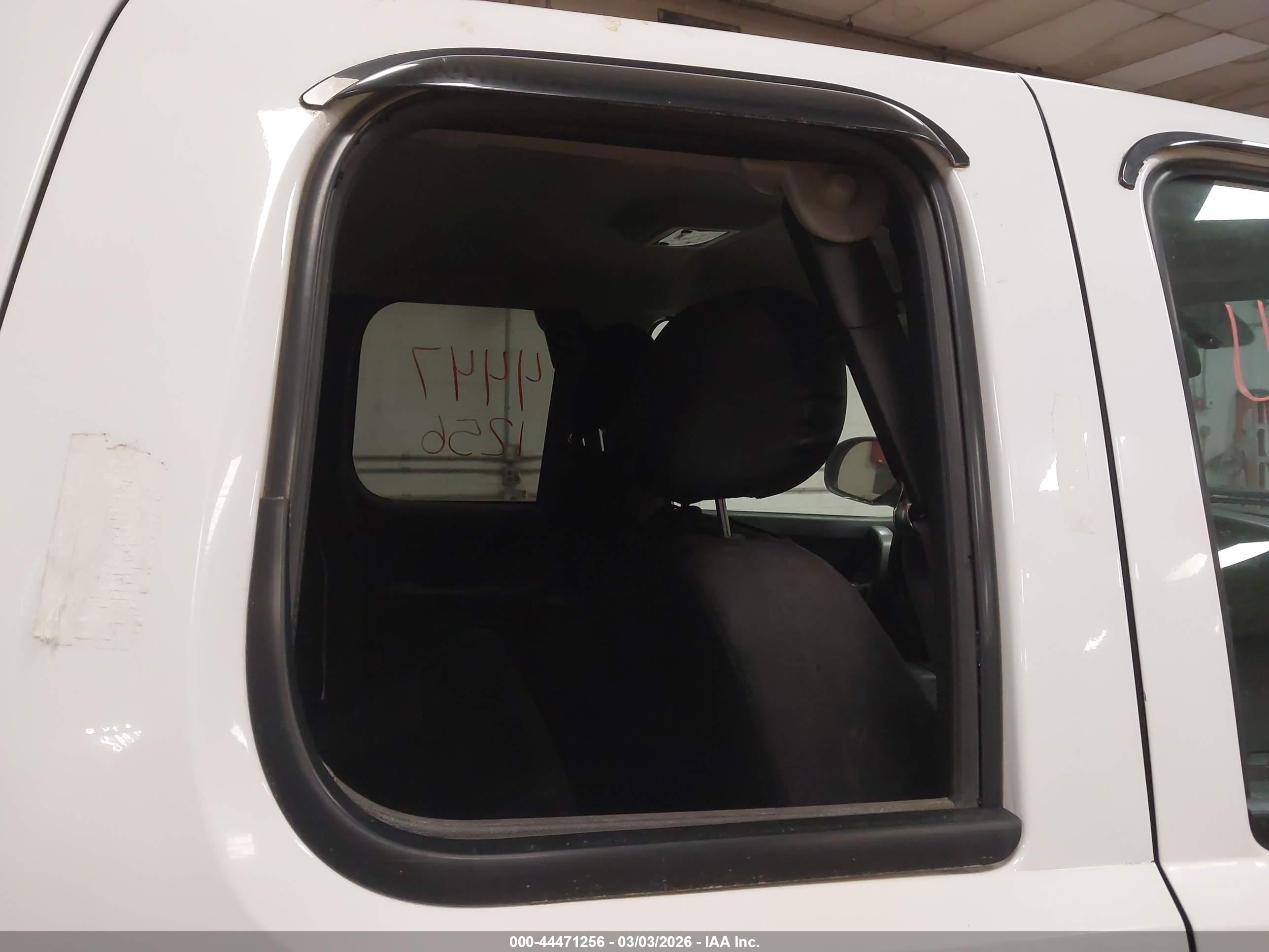 CHEVROLET SILVERADO image 6