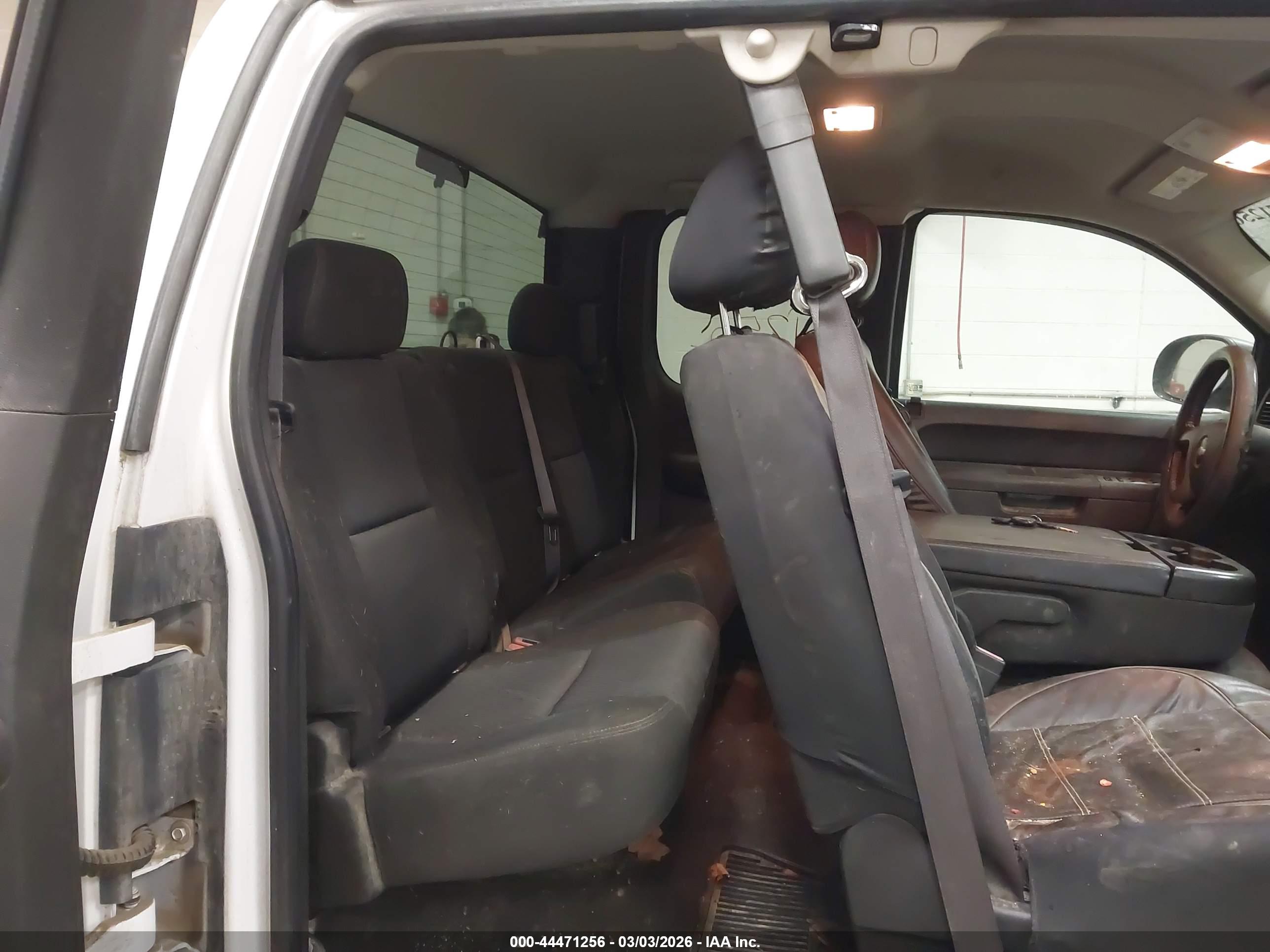 CHEVROLET SILVERADO image 8