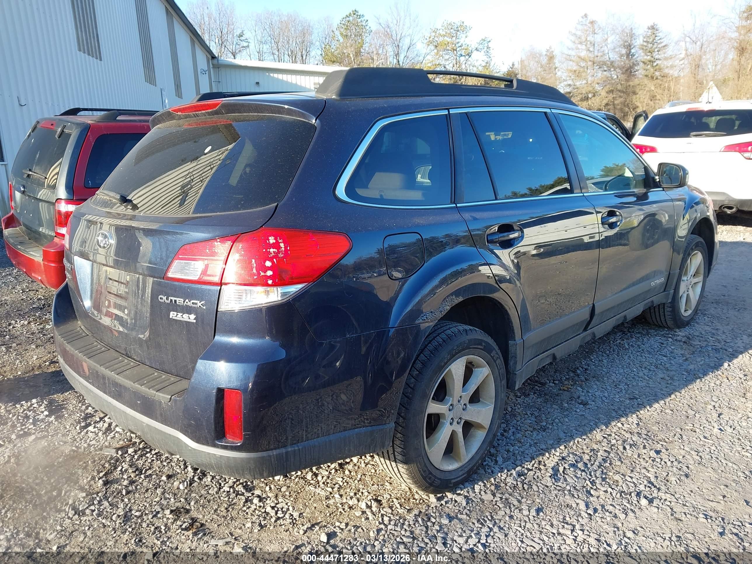 SUBARU OUTBACK image 4