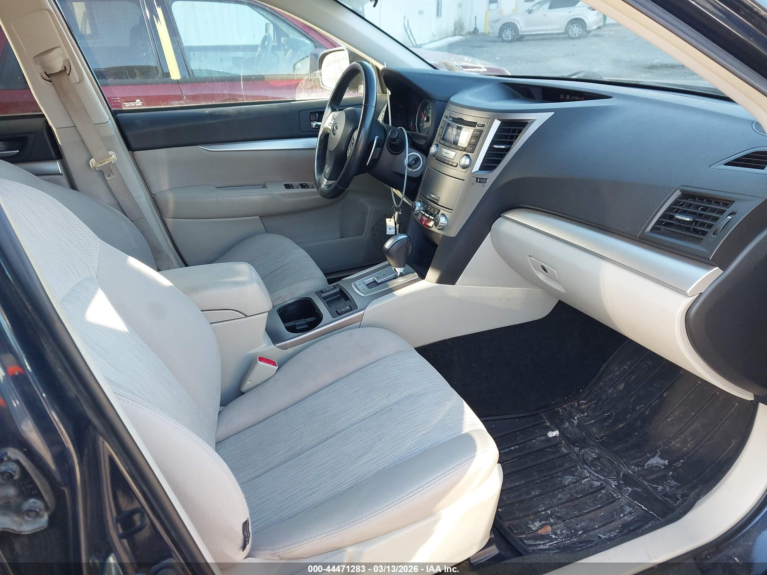 SUBARU OUTBACK image 5