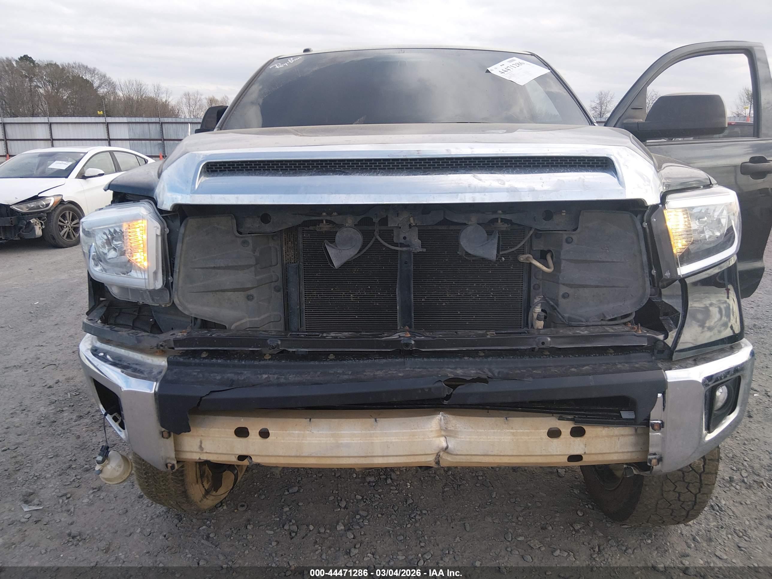 TOYOTA TUNDRA image 6