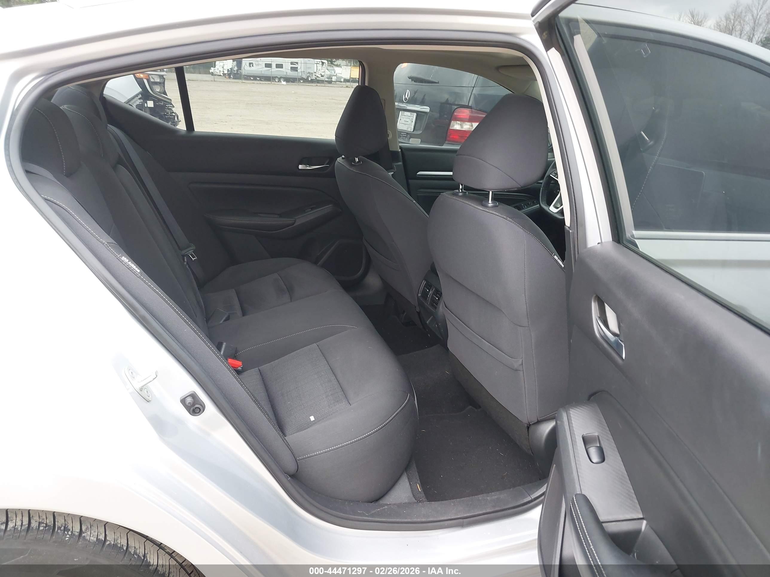 NISSAN ALTIMA image 8