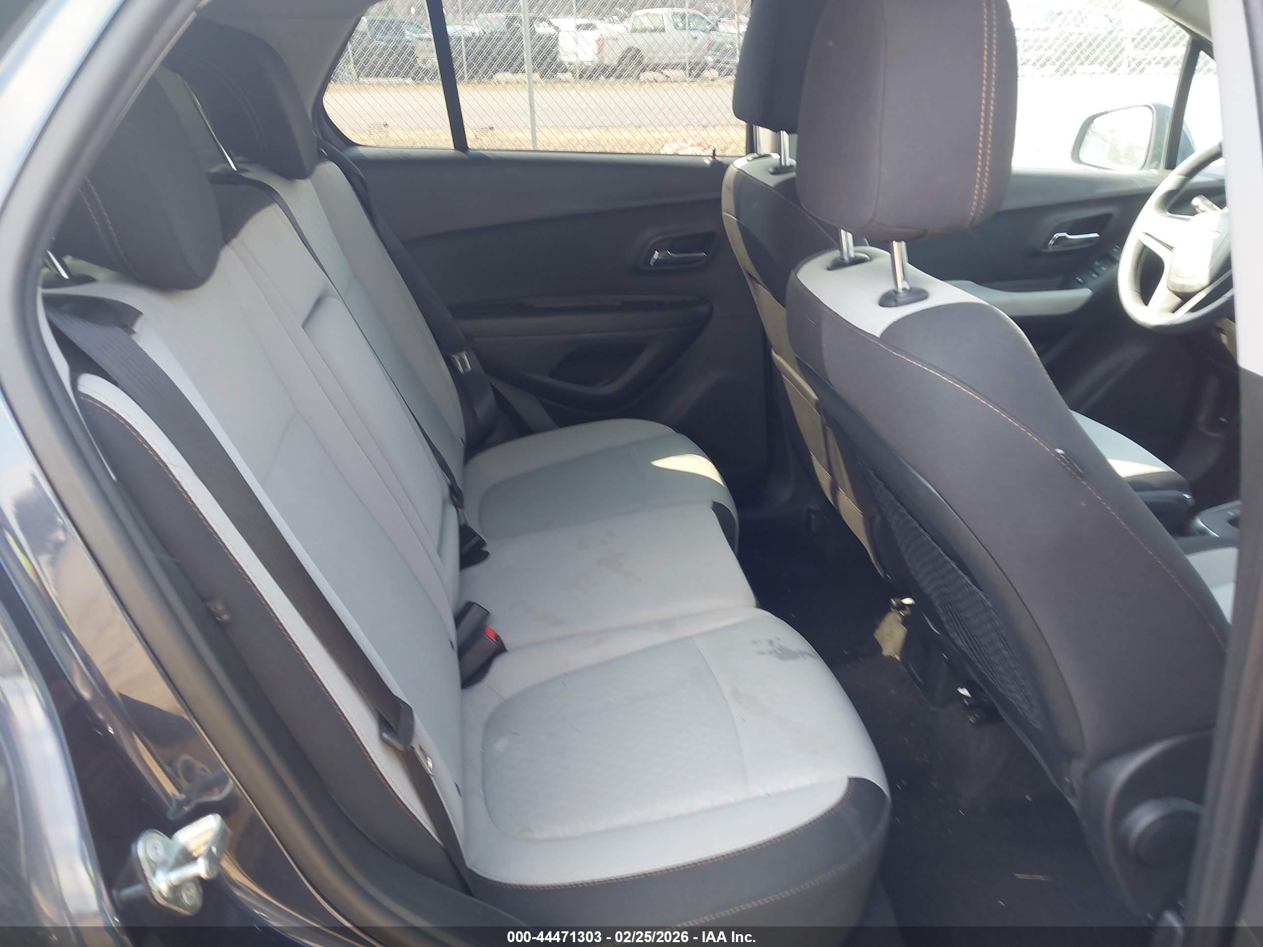 CHEVROLET TRAX image 8