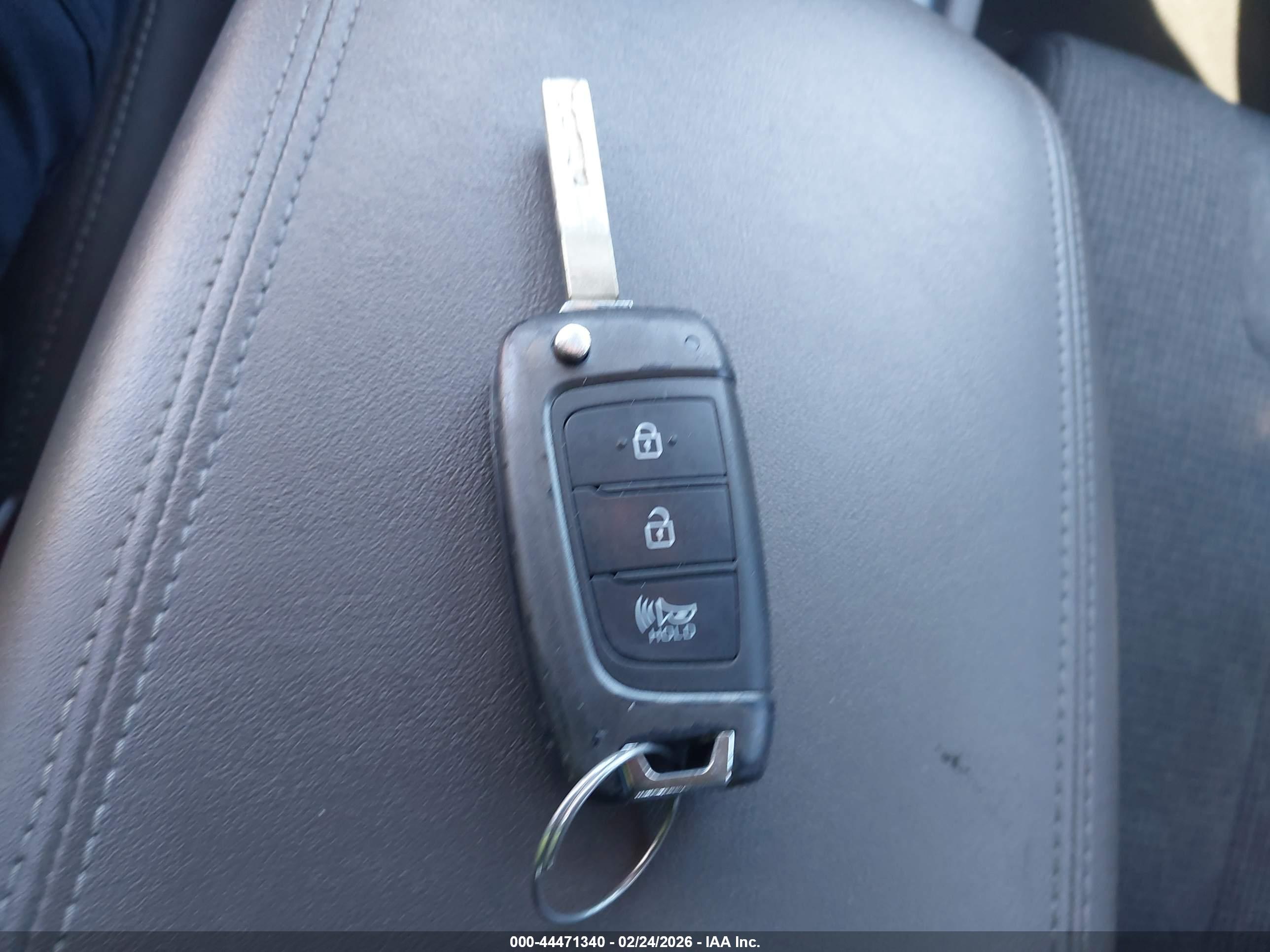 HYUNDAI SANTA image 11