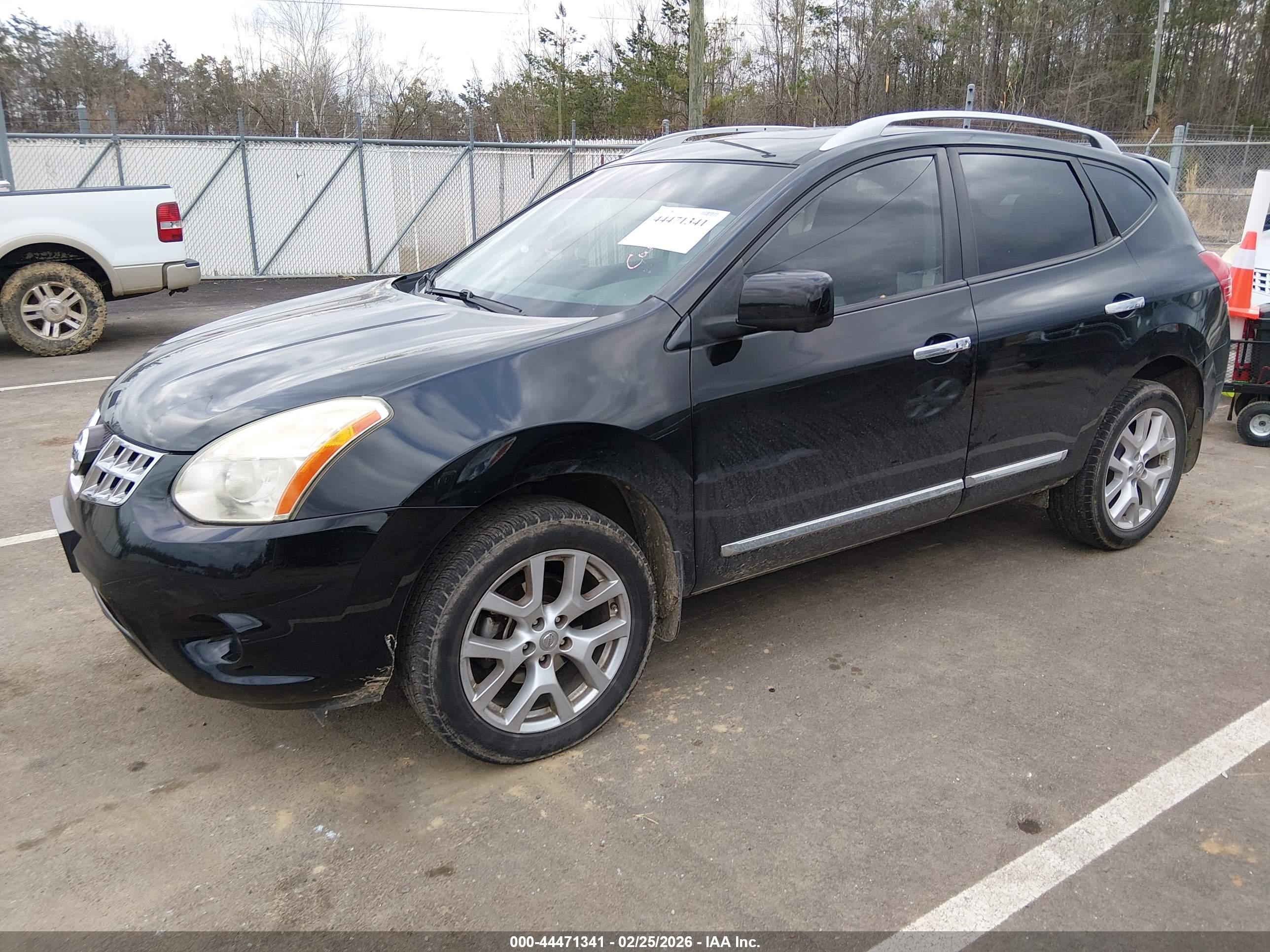 NISSAN ROGUE image 2