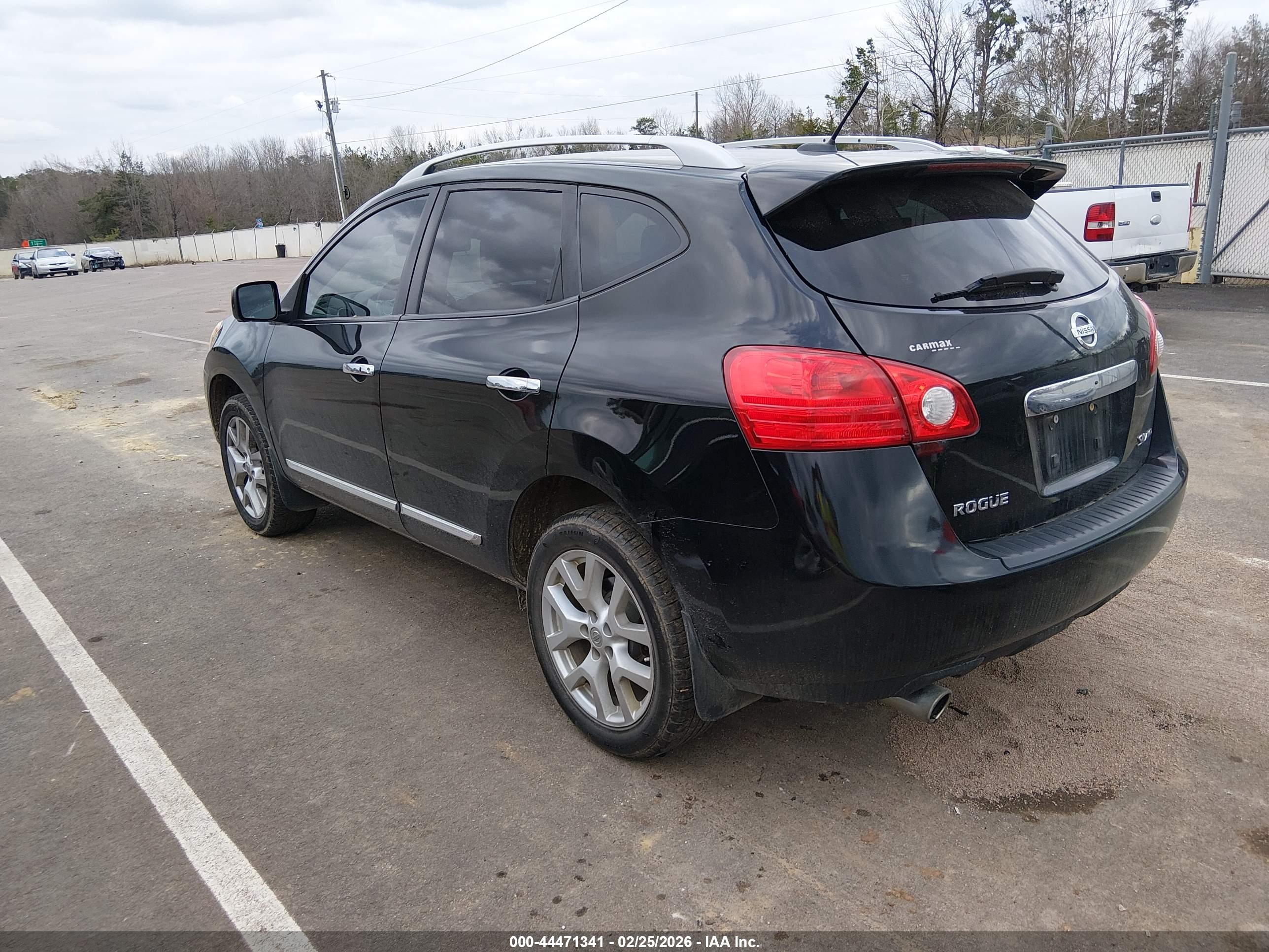 NISSAN ROGUE image 3