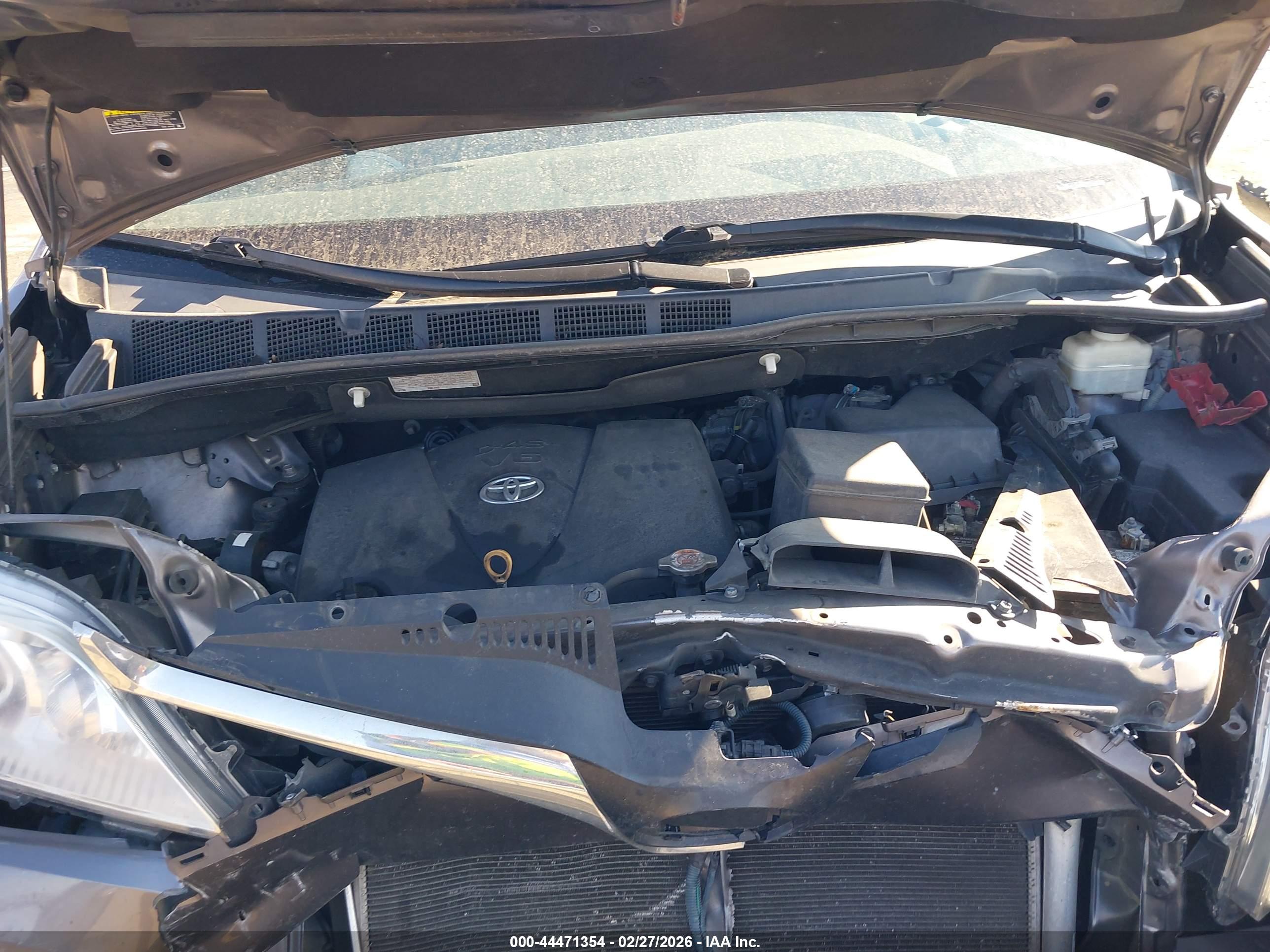TOYOTA SIENNA image 10