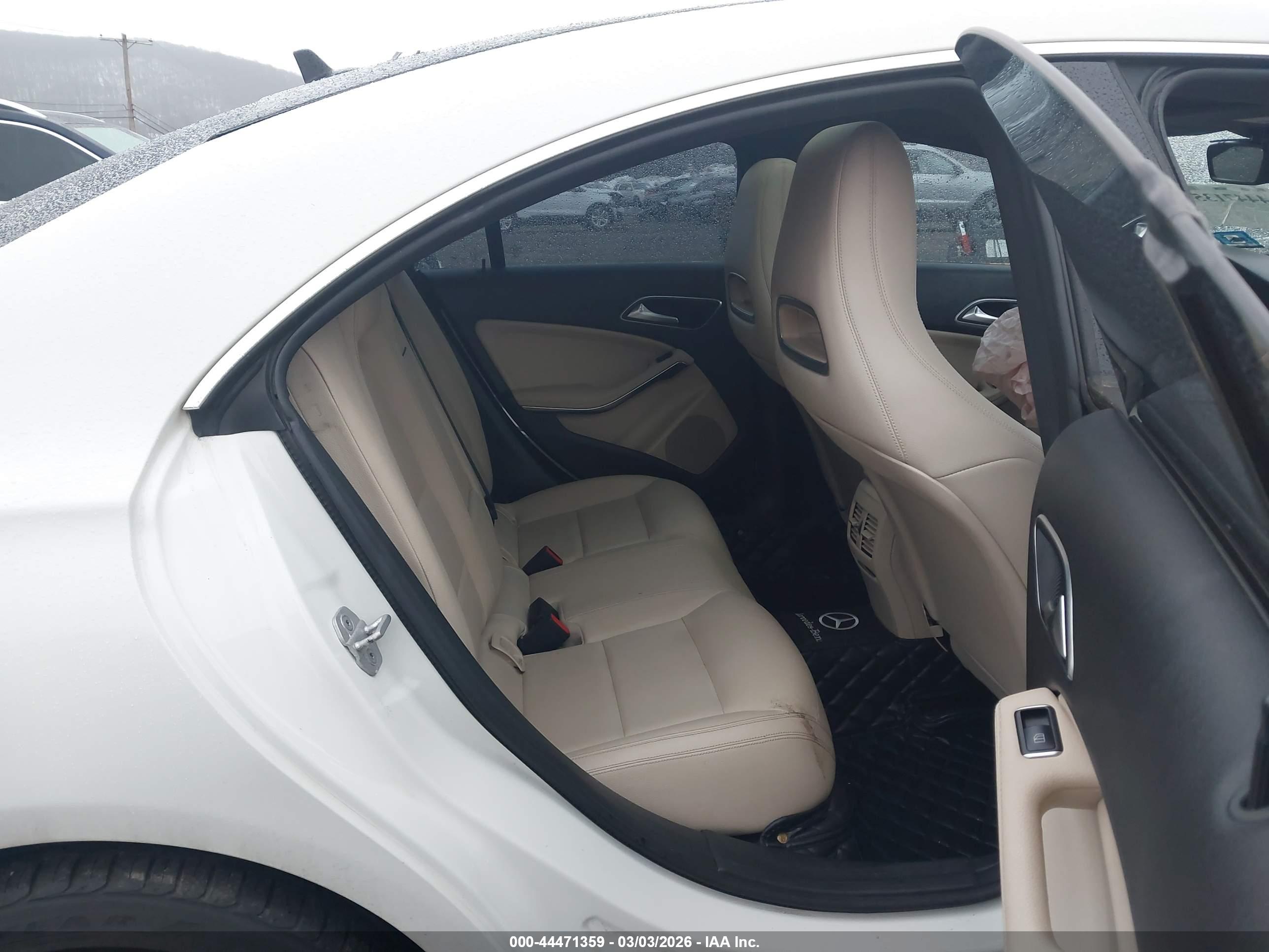 MERCEDES-BENZ CLA image 8