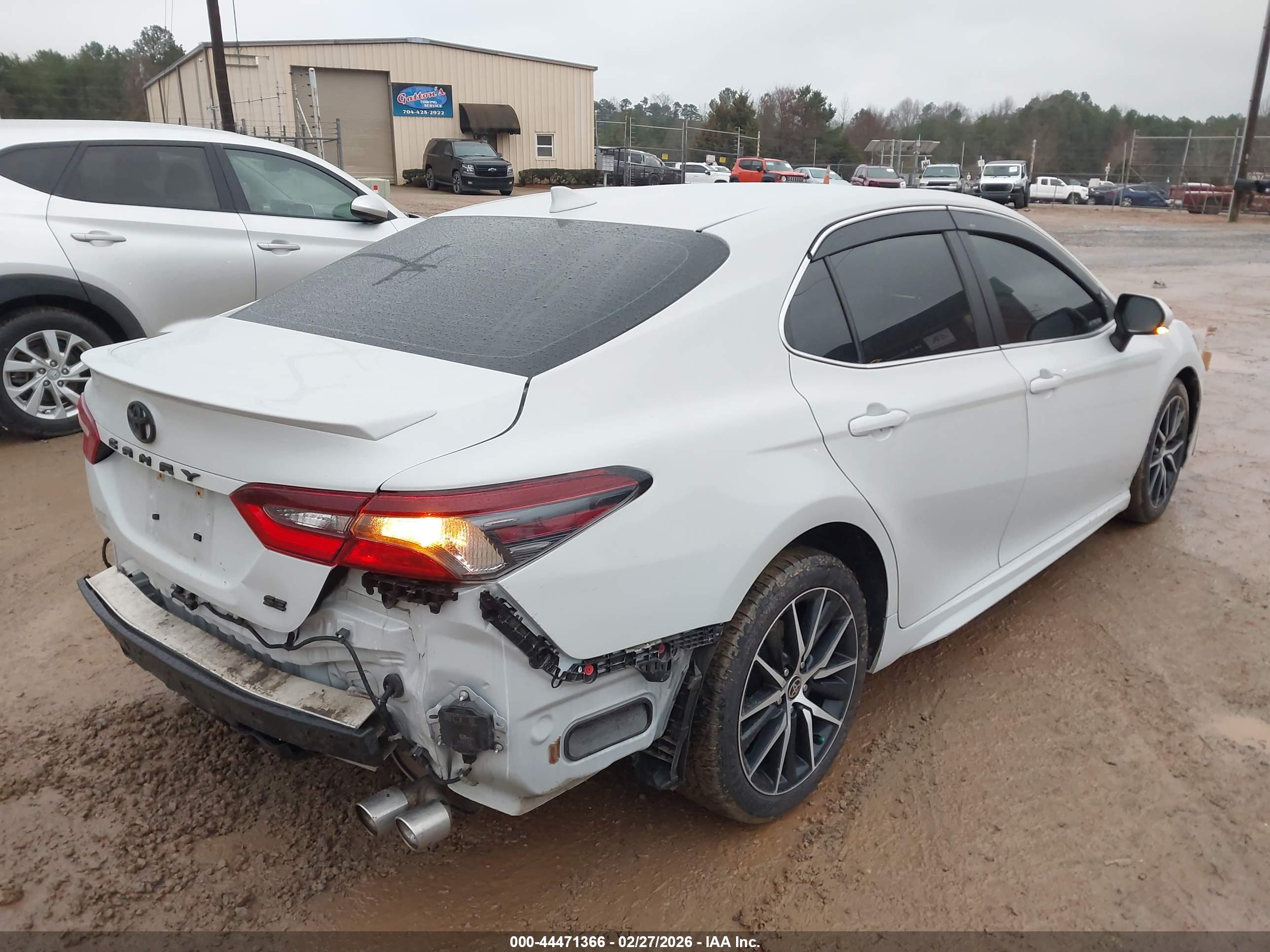 TOYOTA CAMRY image 4