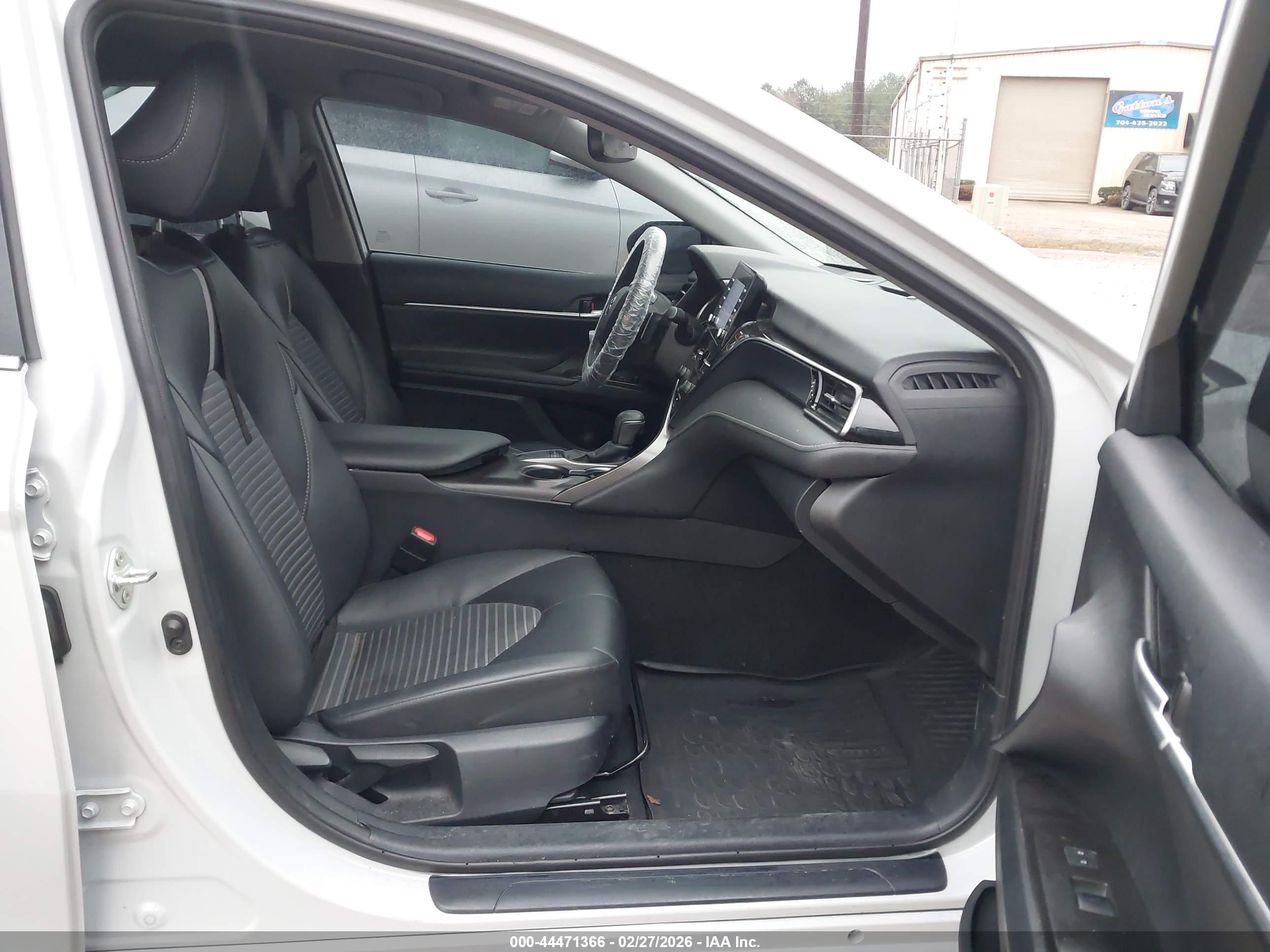 TOYOTA CAMRY image 5