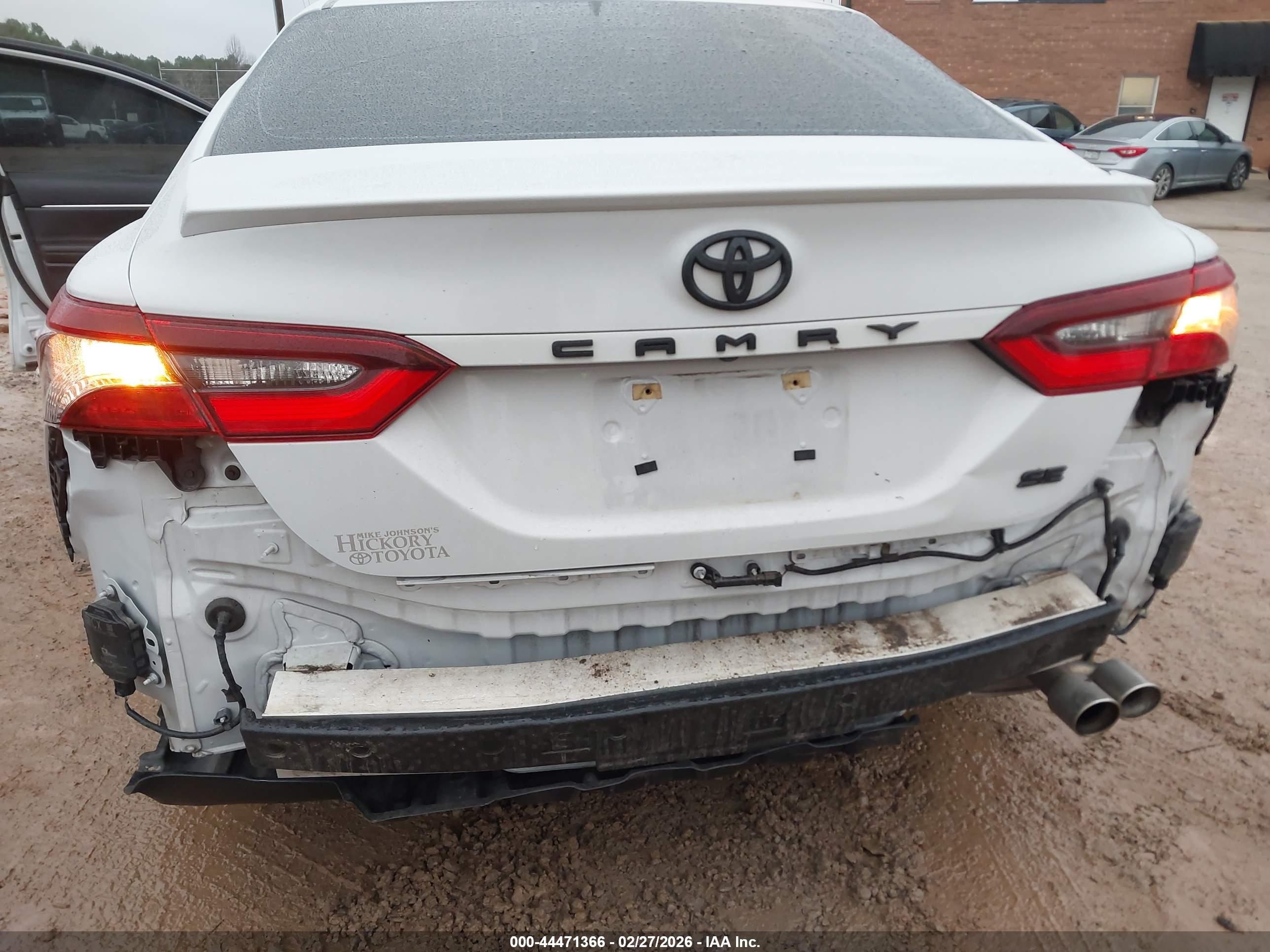 TOYOTA CAMRY image 6