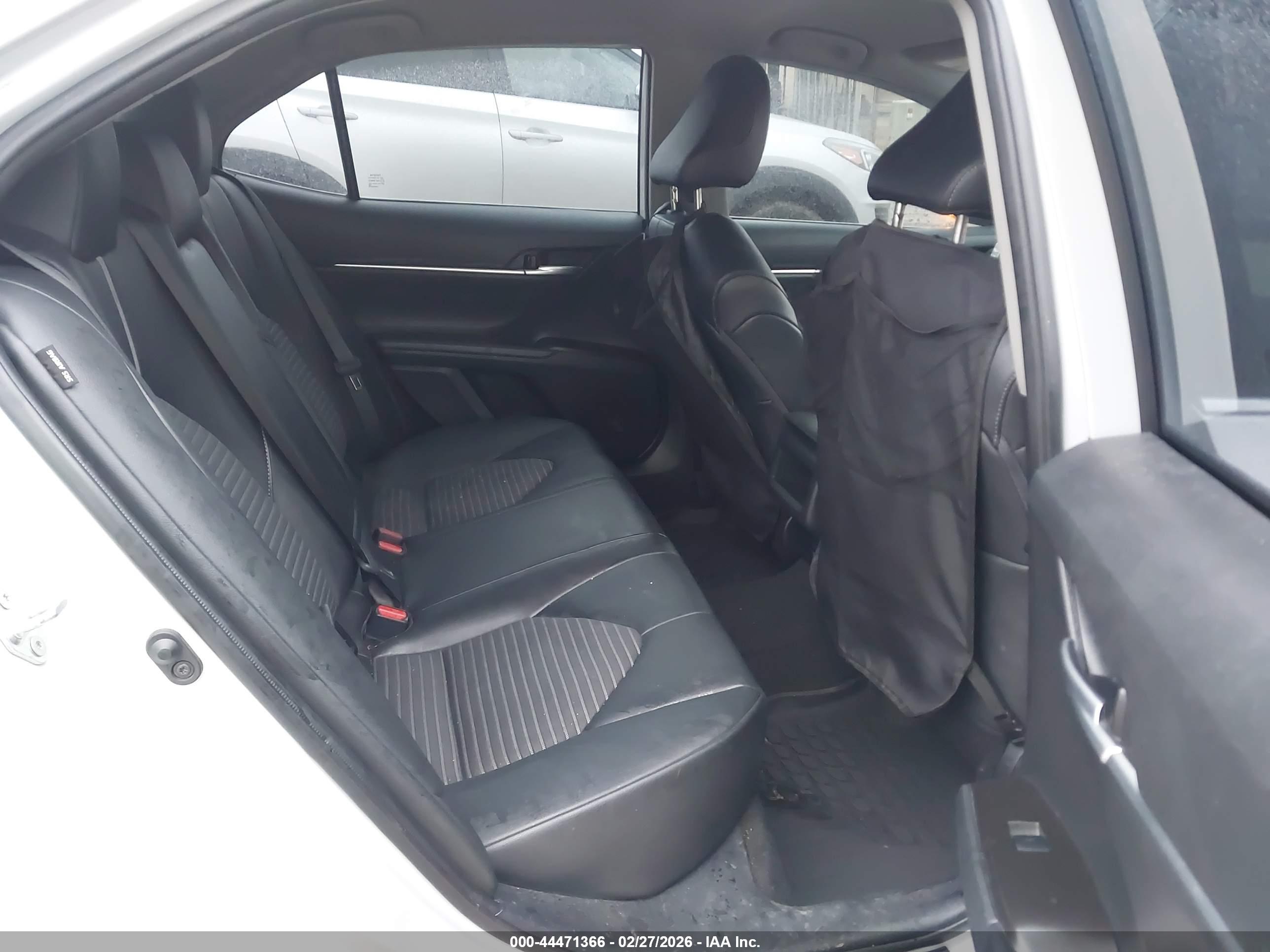TOYOTA CAMRY image 8