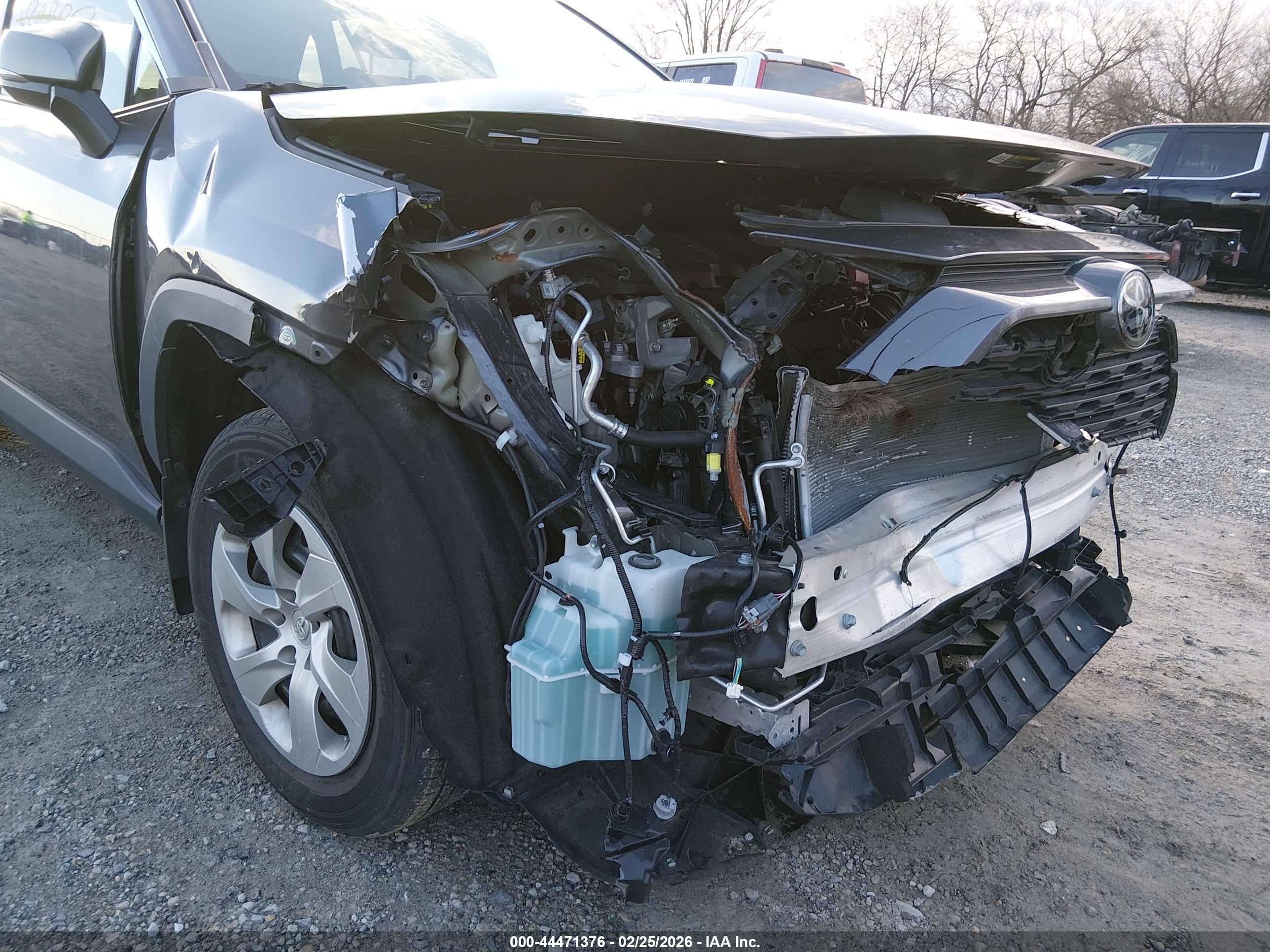 TOYOTA RAV4 image 6