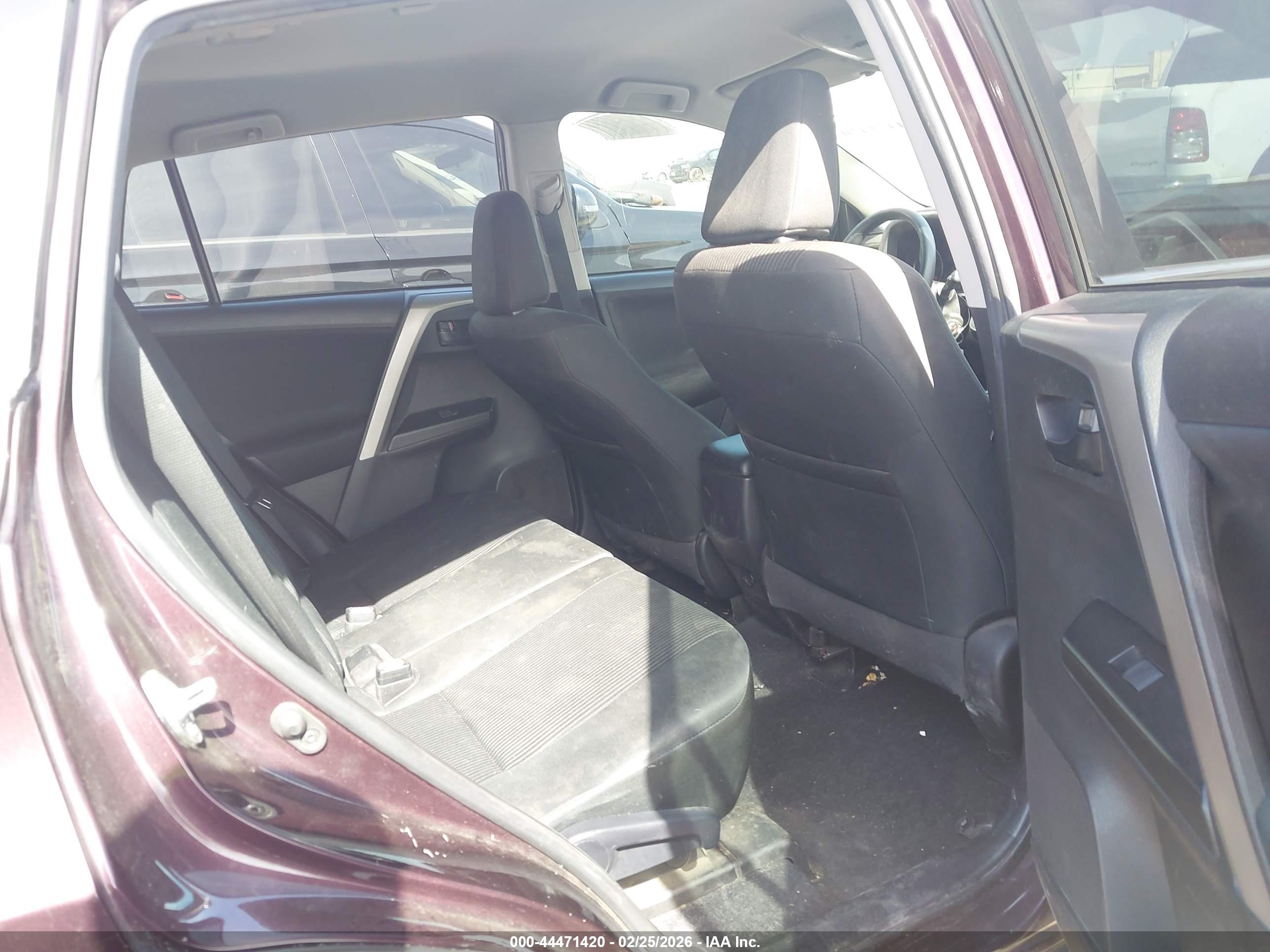 TOYOTA RAV4 image 8