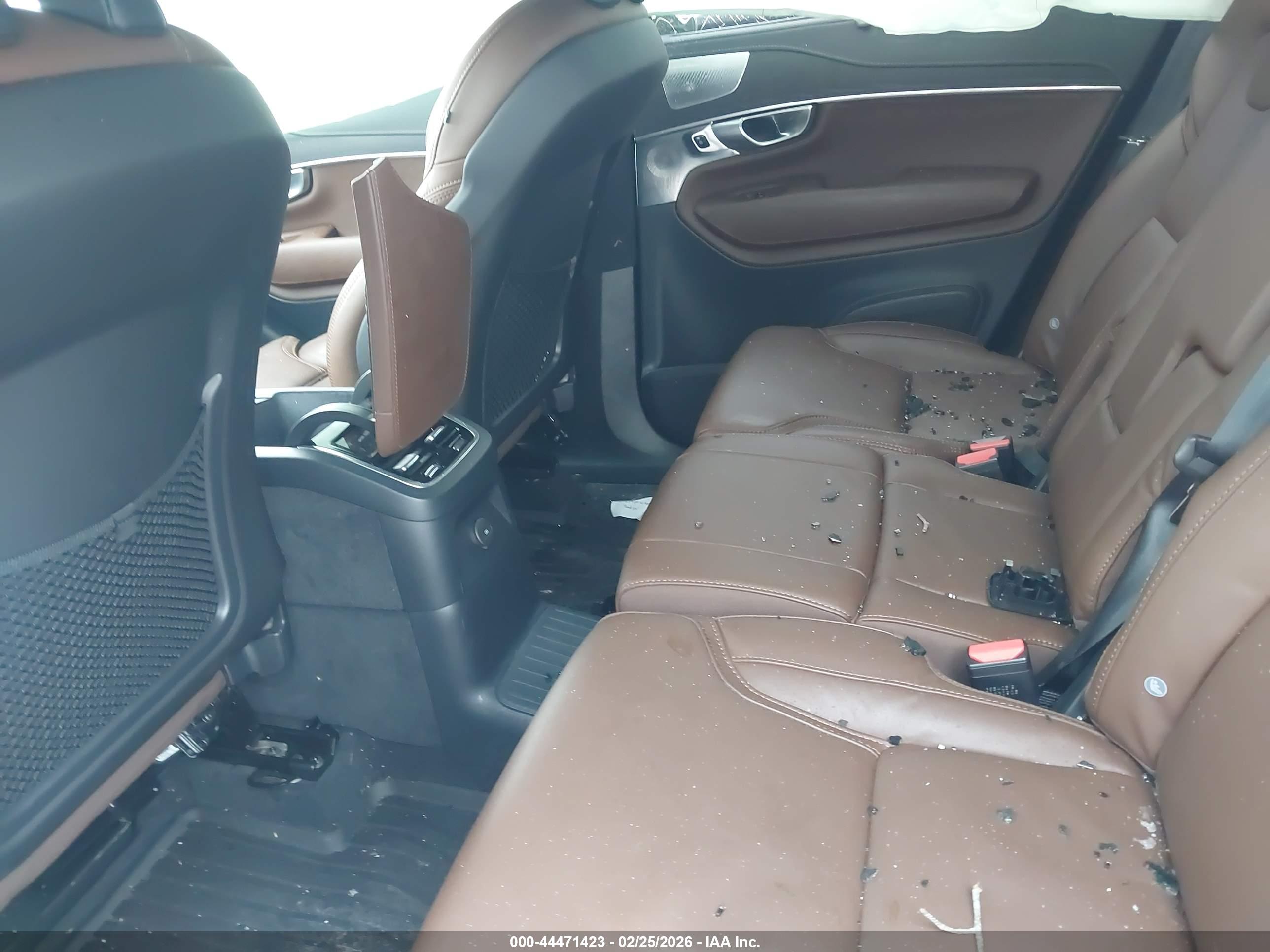 VOLVO XC90 image 8
