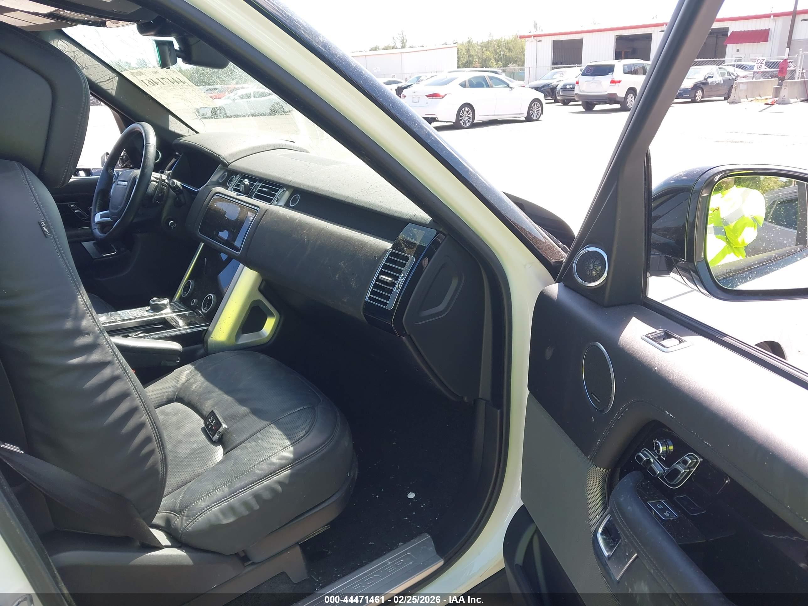 LAND ROVER image 5