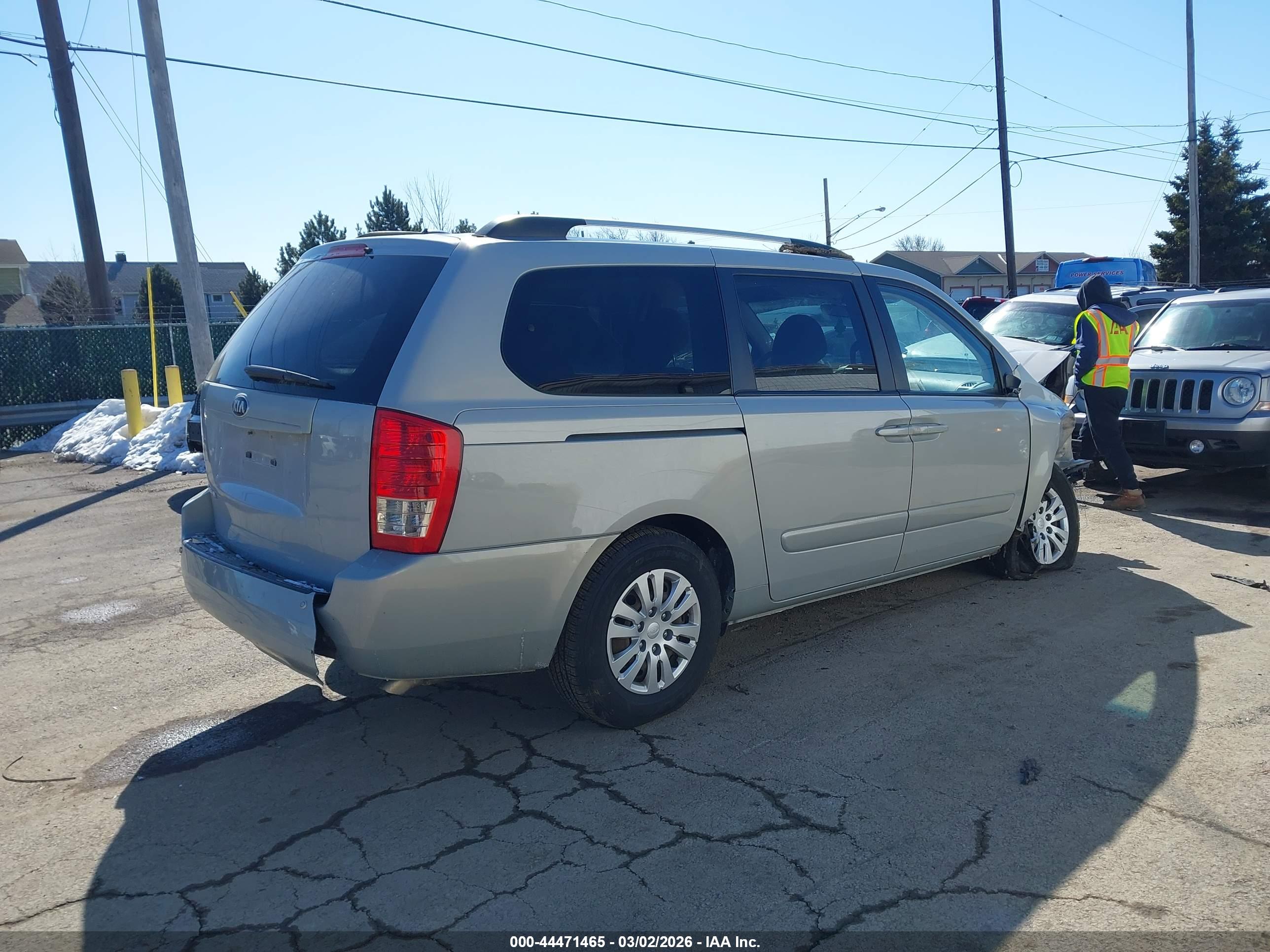 KIA SEDONA image 4