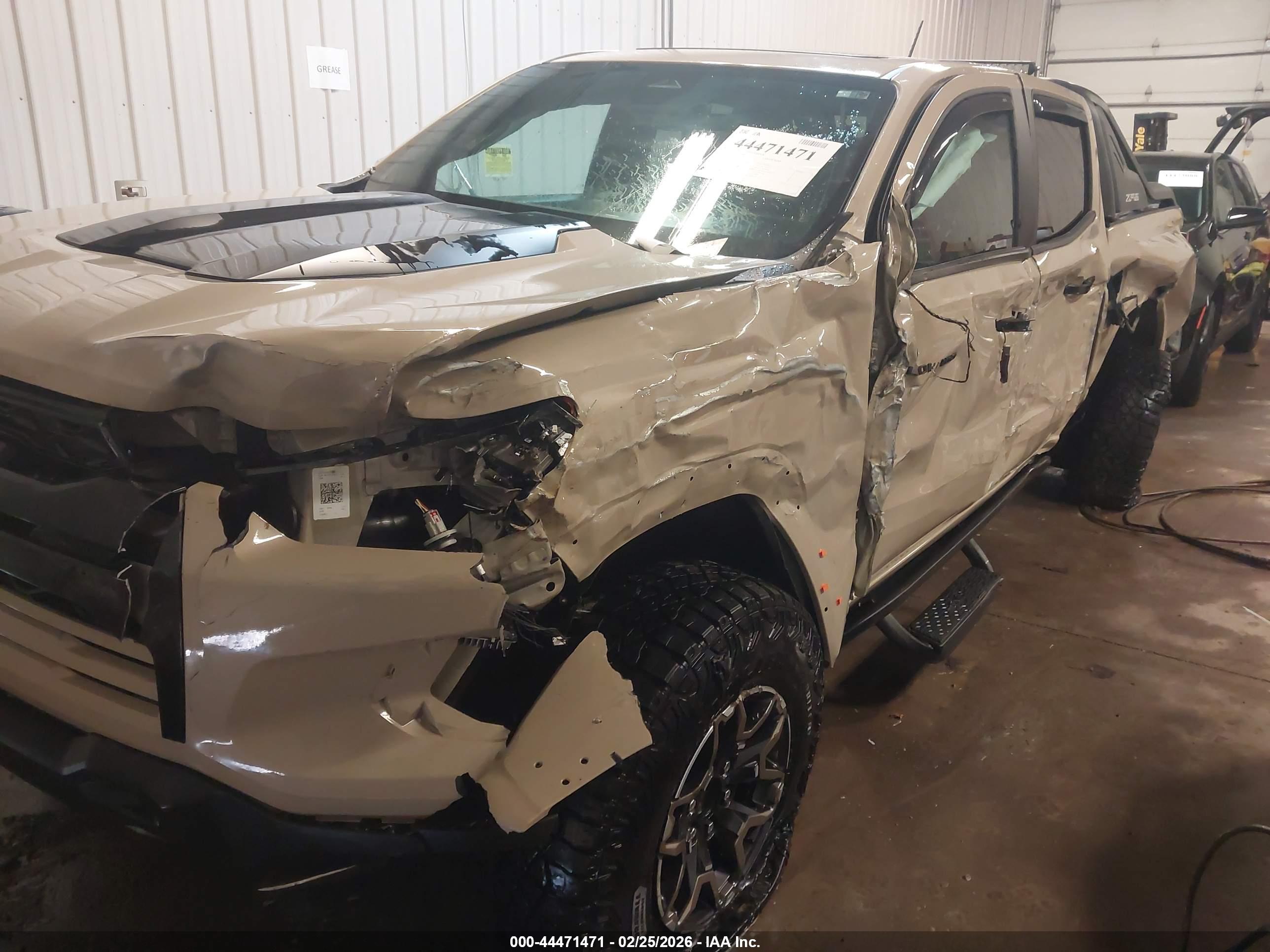 CHEVROLET COLORADO image 6