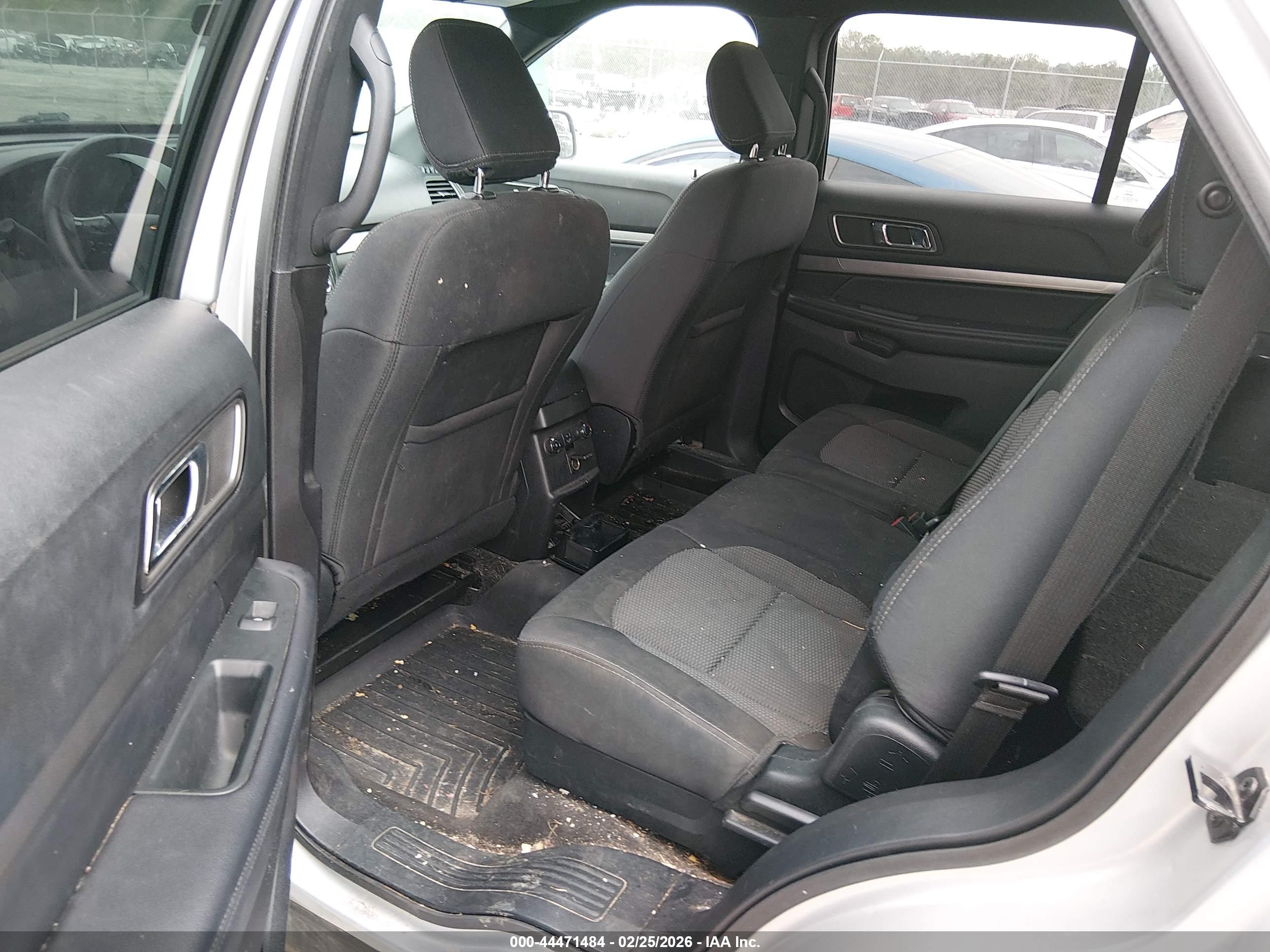 FORD EXPLORER image 8