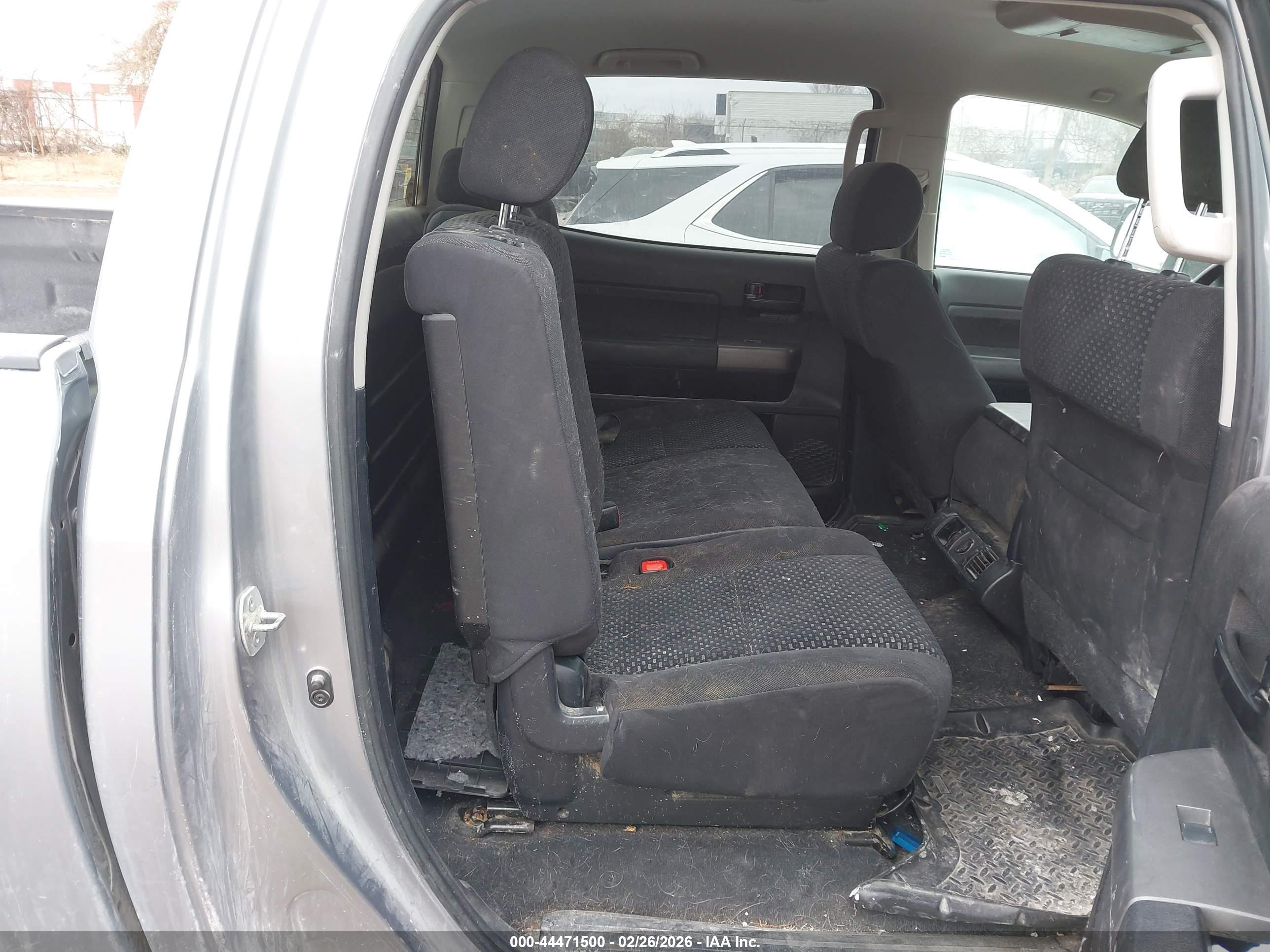 TOYOTA TUNDRA image 8