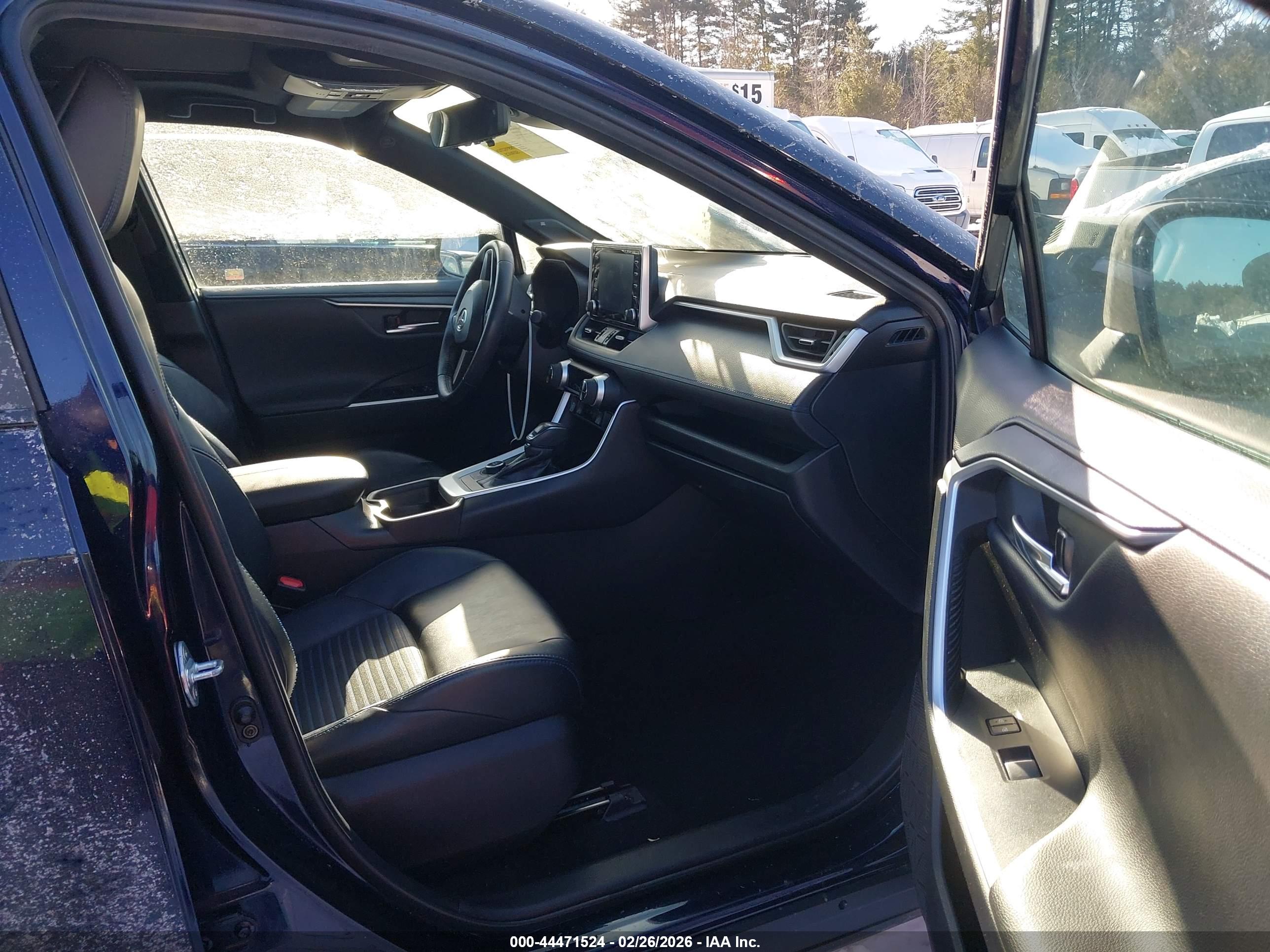 TOYOTA RAV4 image 5