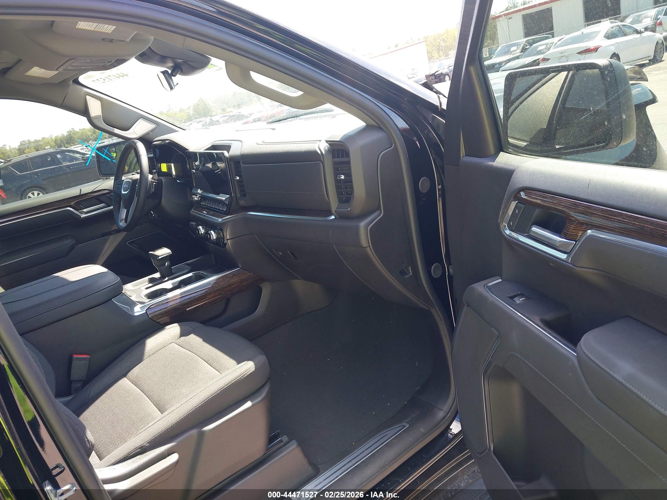 GMC SIERRA image 5