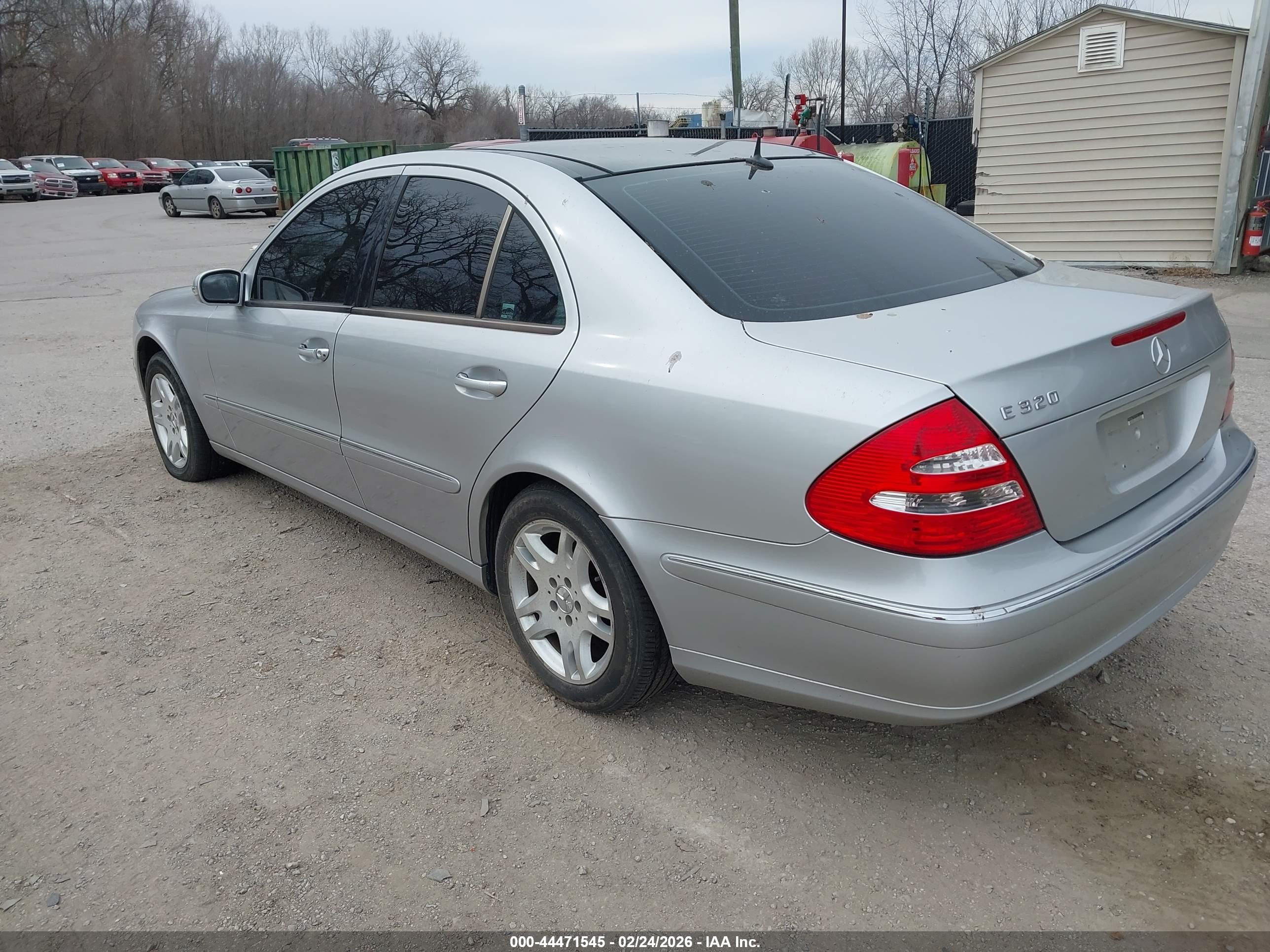 MERCEDES-BENZ E image 3