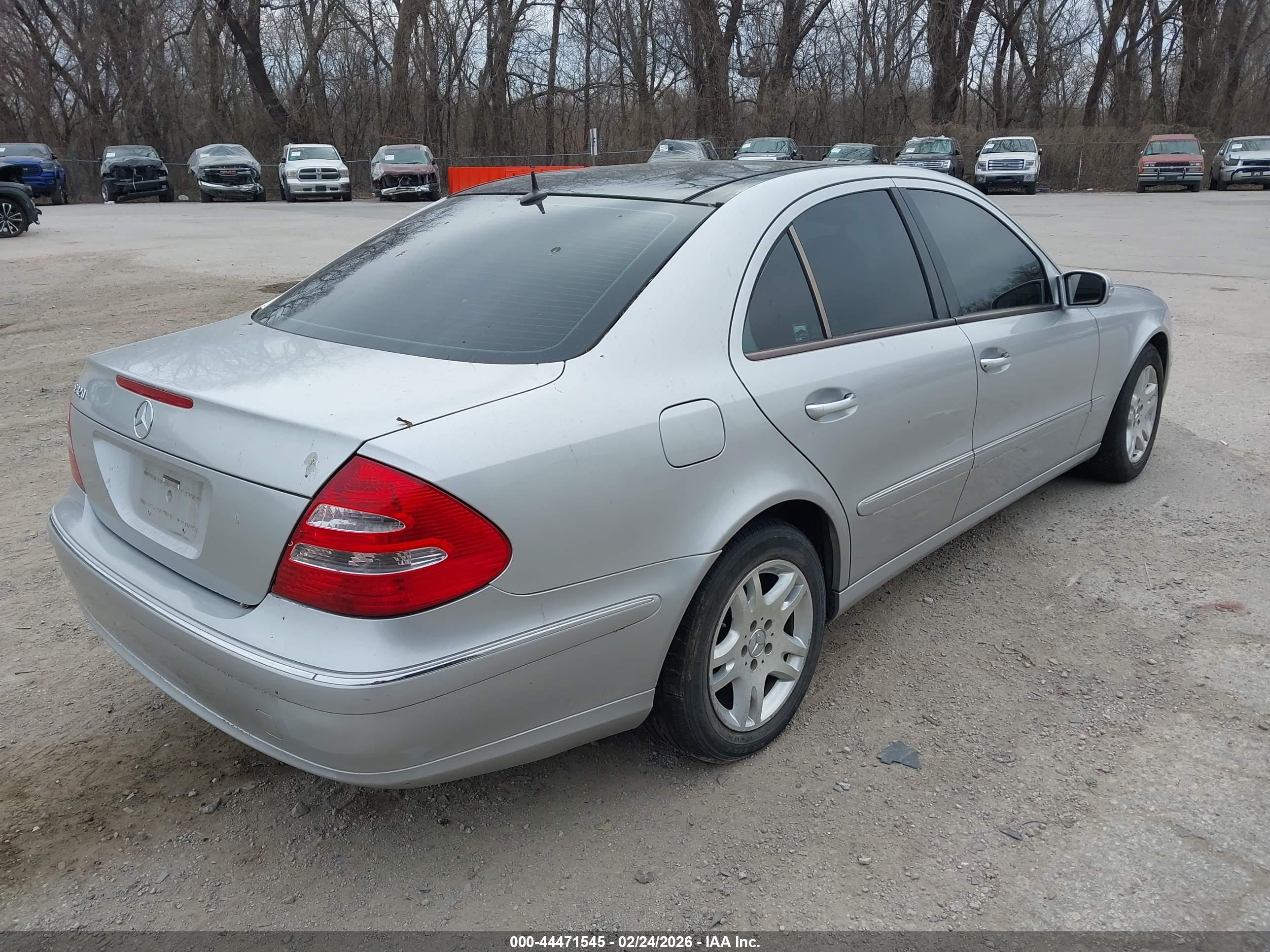 MERCEDES-BENZ E image 4