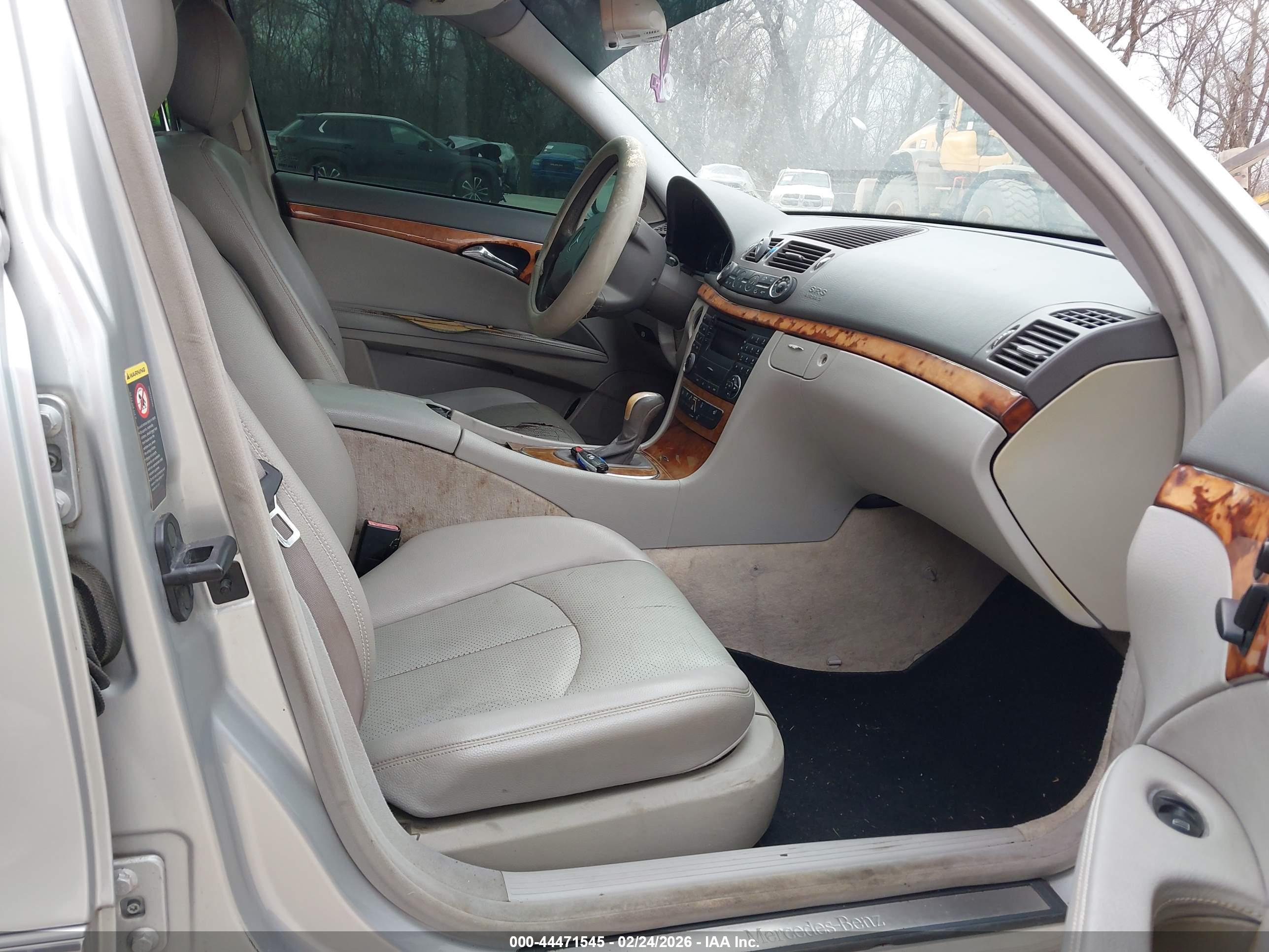 MERCEDES-BENZ E image 5