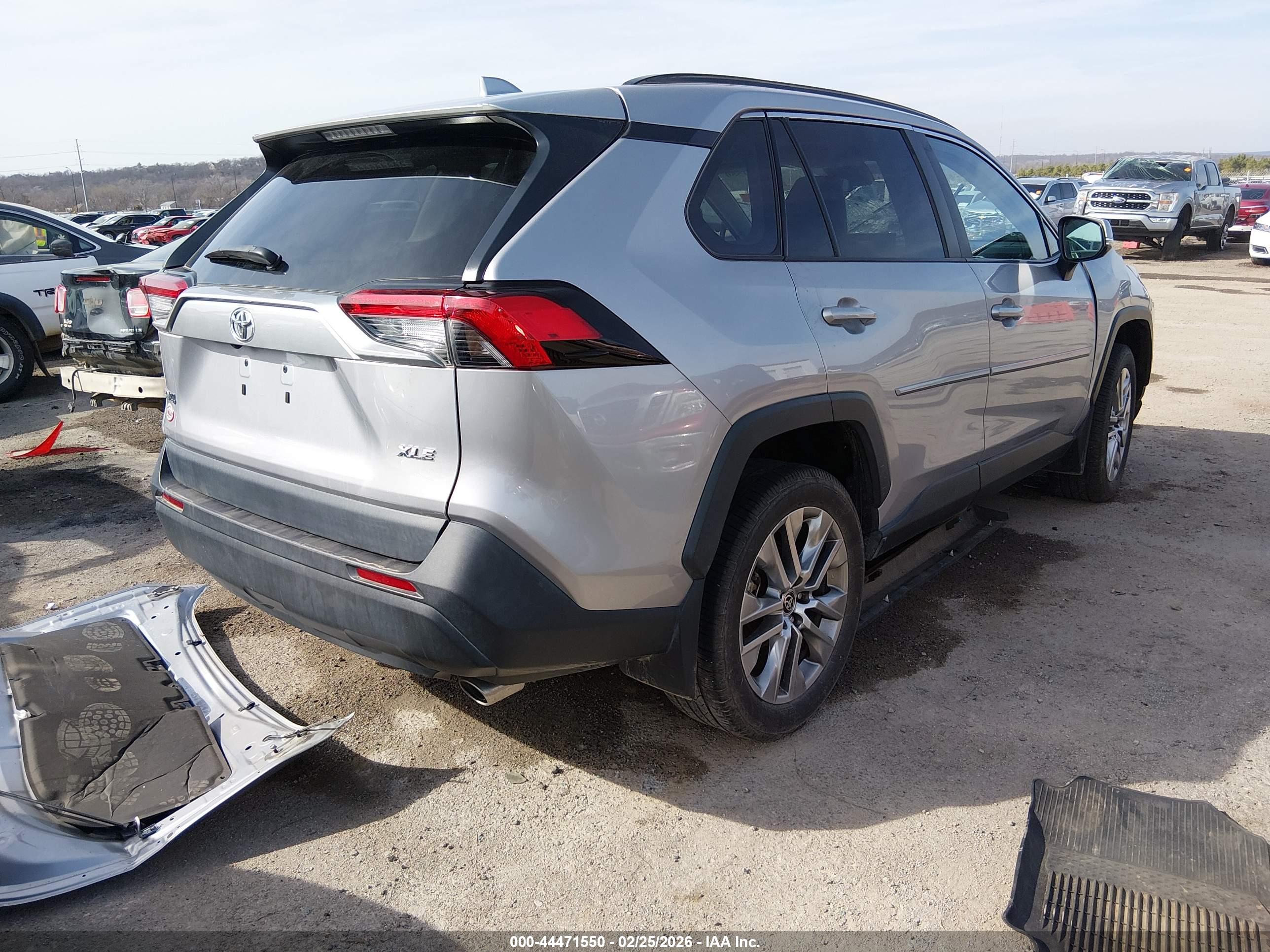 TOYOTA RAV4 image 4