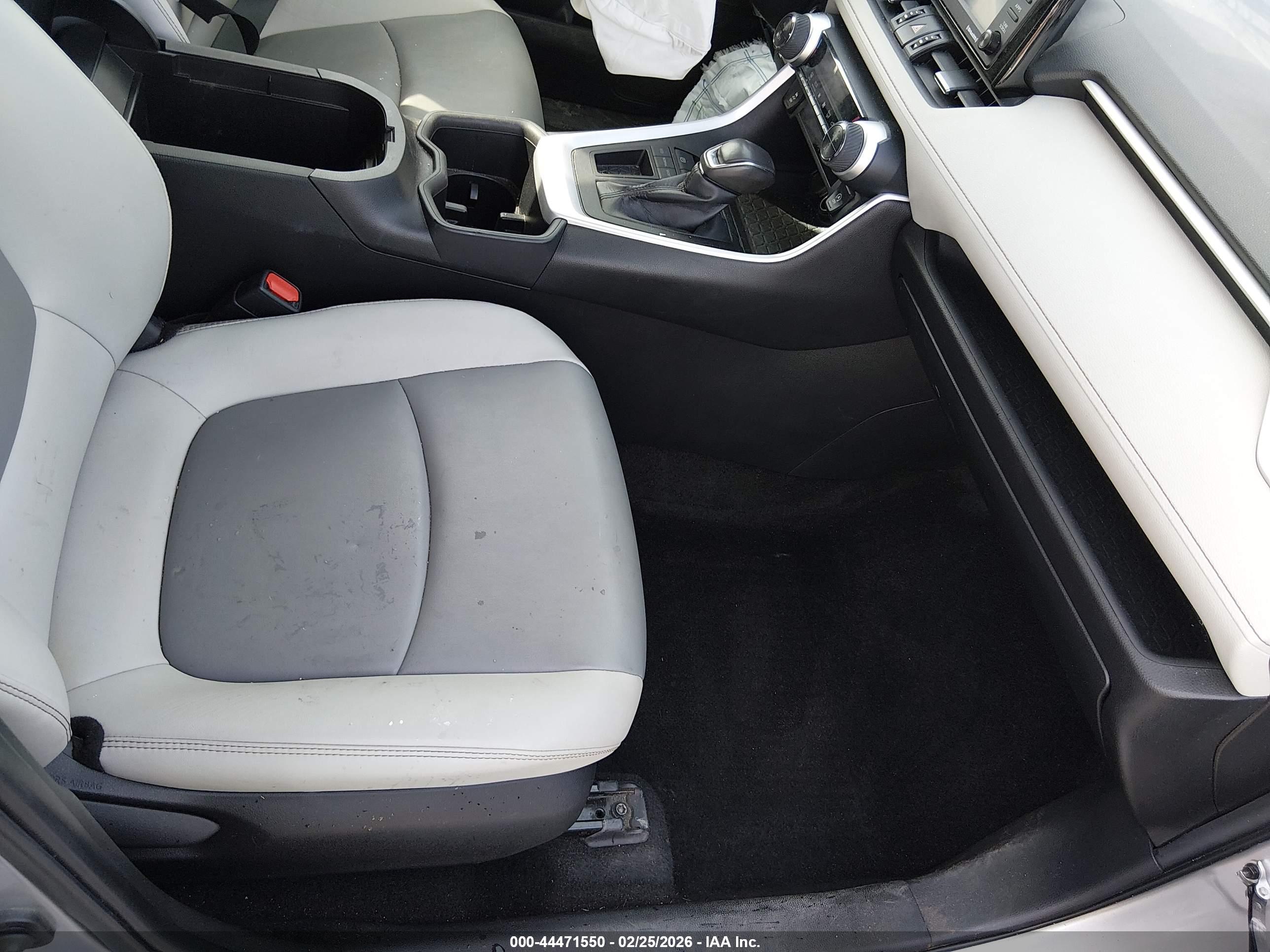 TOYOTA RAV4 image 5