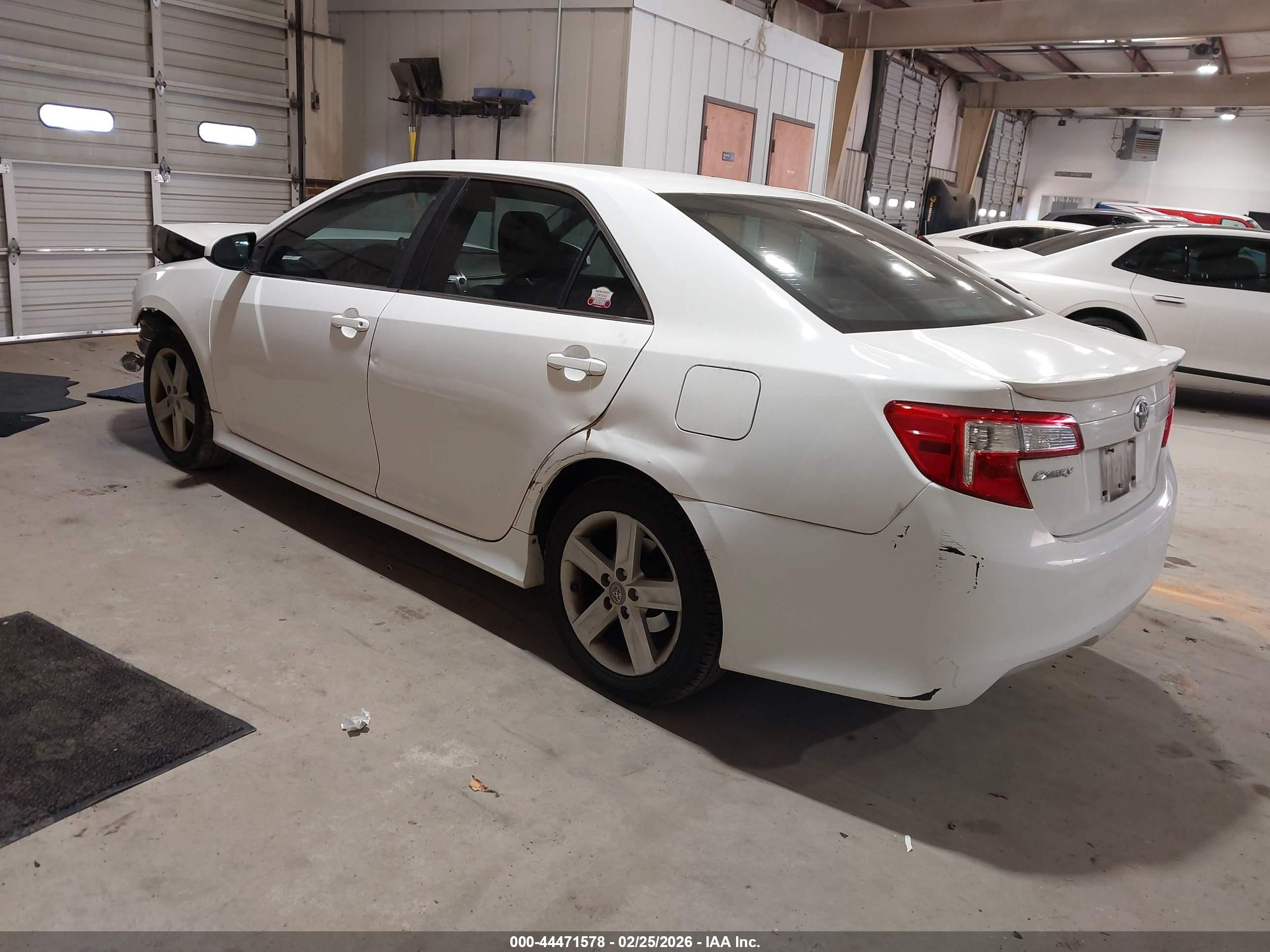 TOYOTA CAMRY image 3