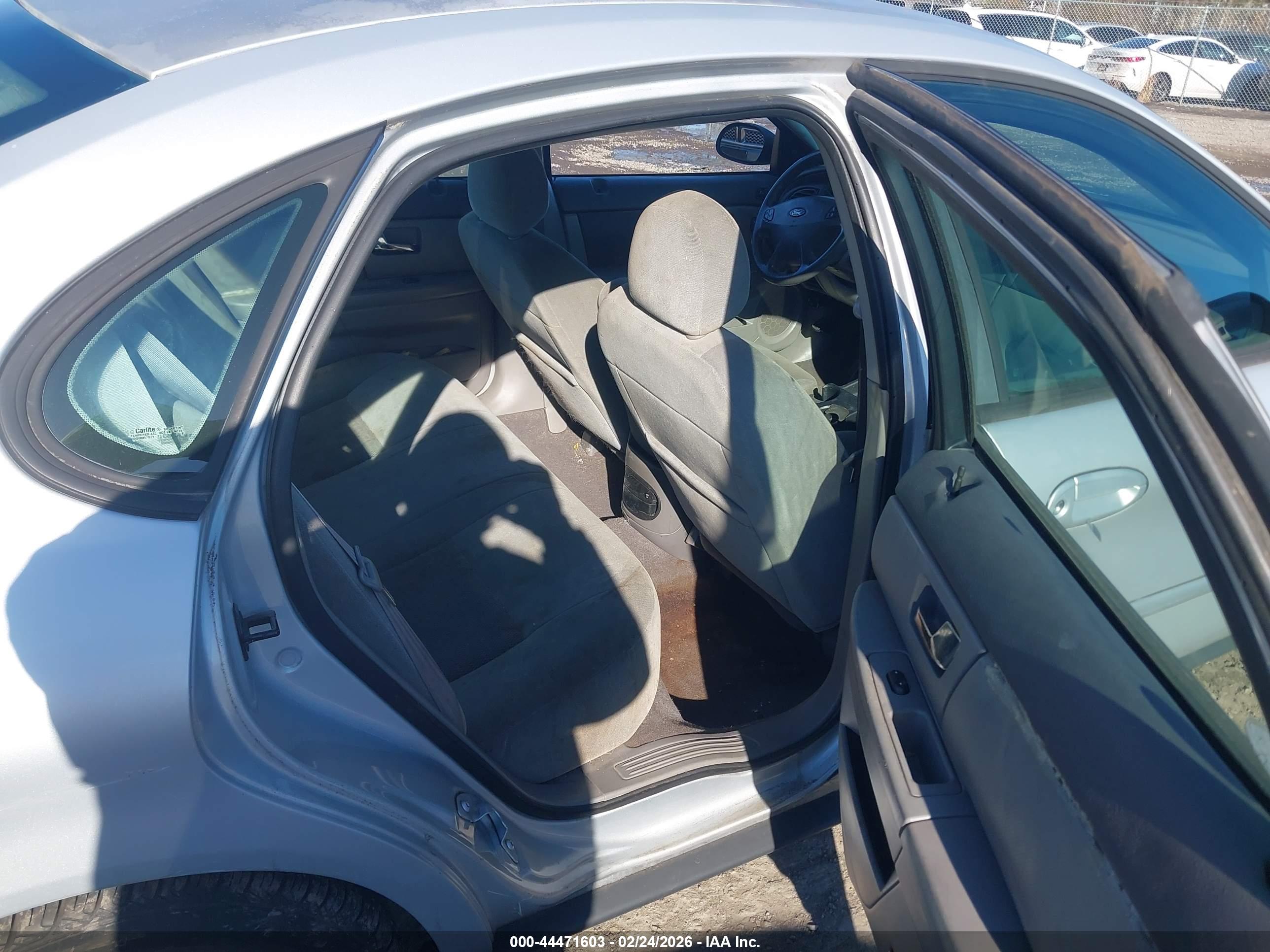 FORD TAURUS image 8