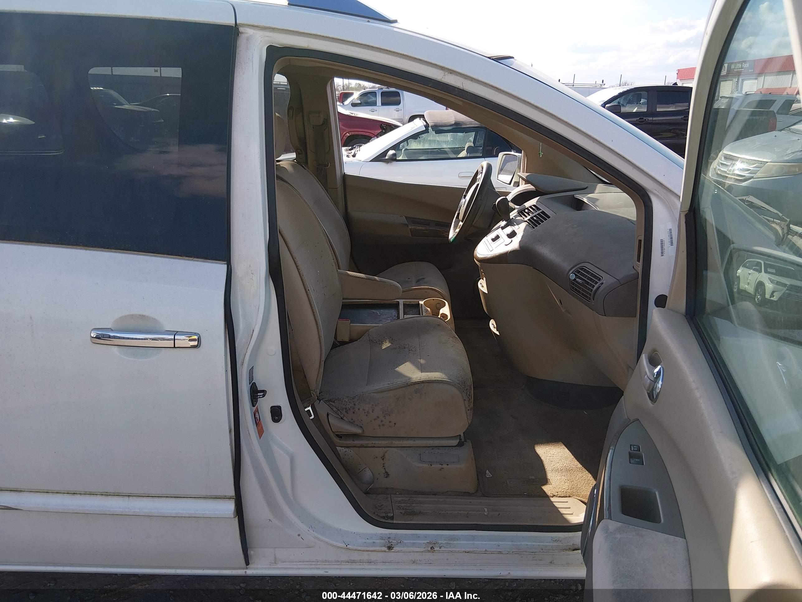 NISSAN QUEST image 5