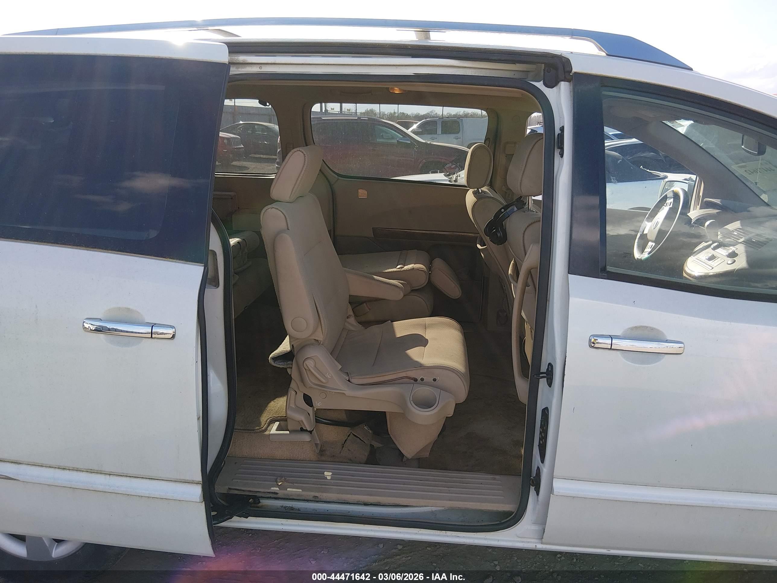 NISSAN QUEST image 8