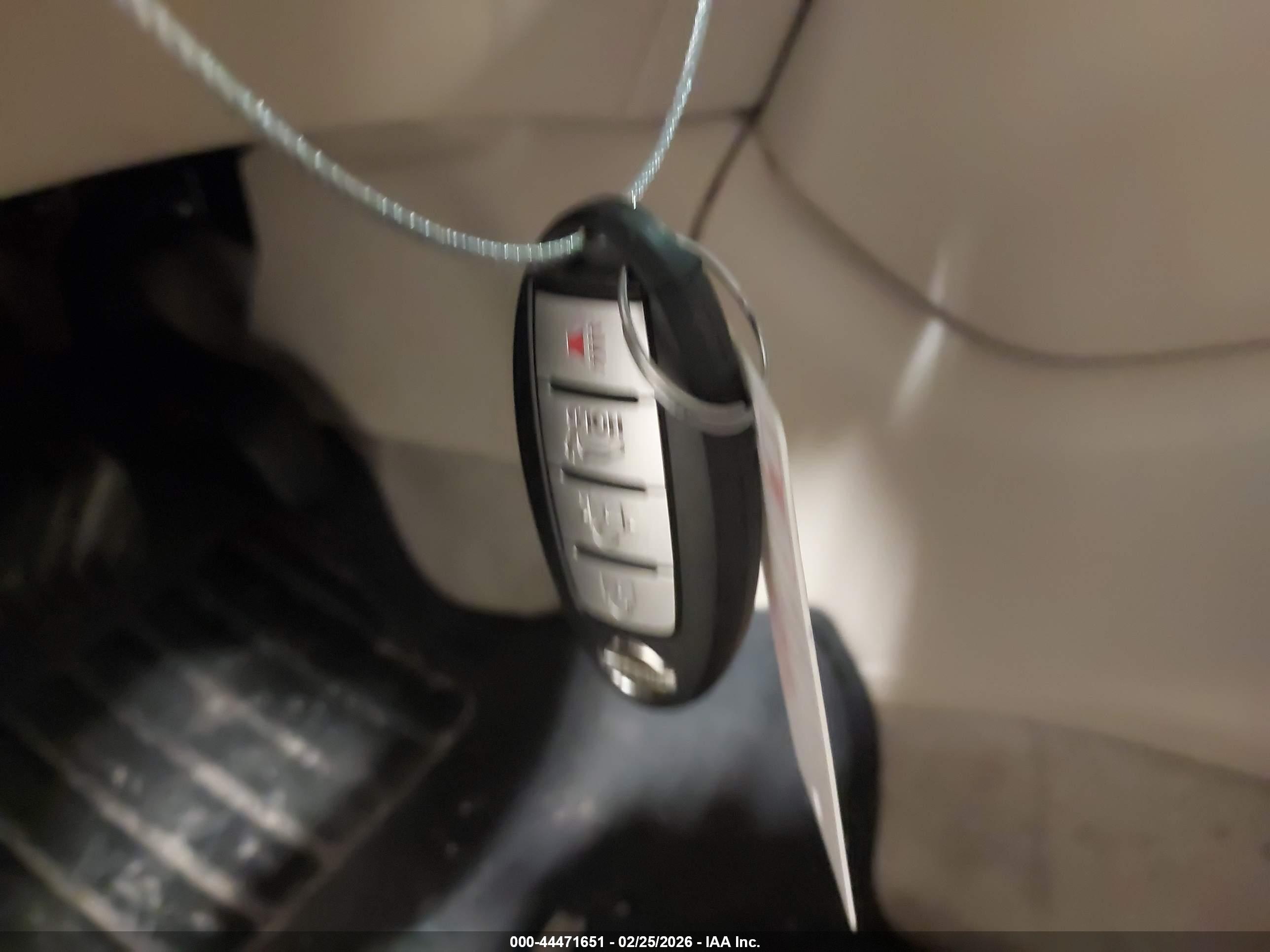 NISSAN ROGUE image 11