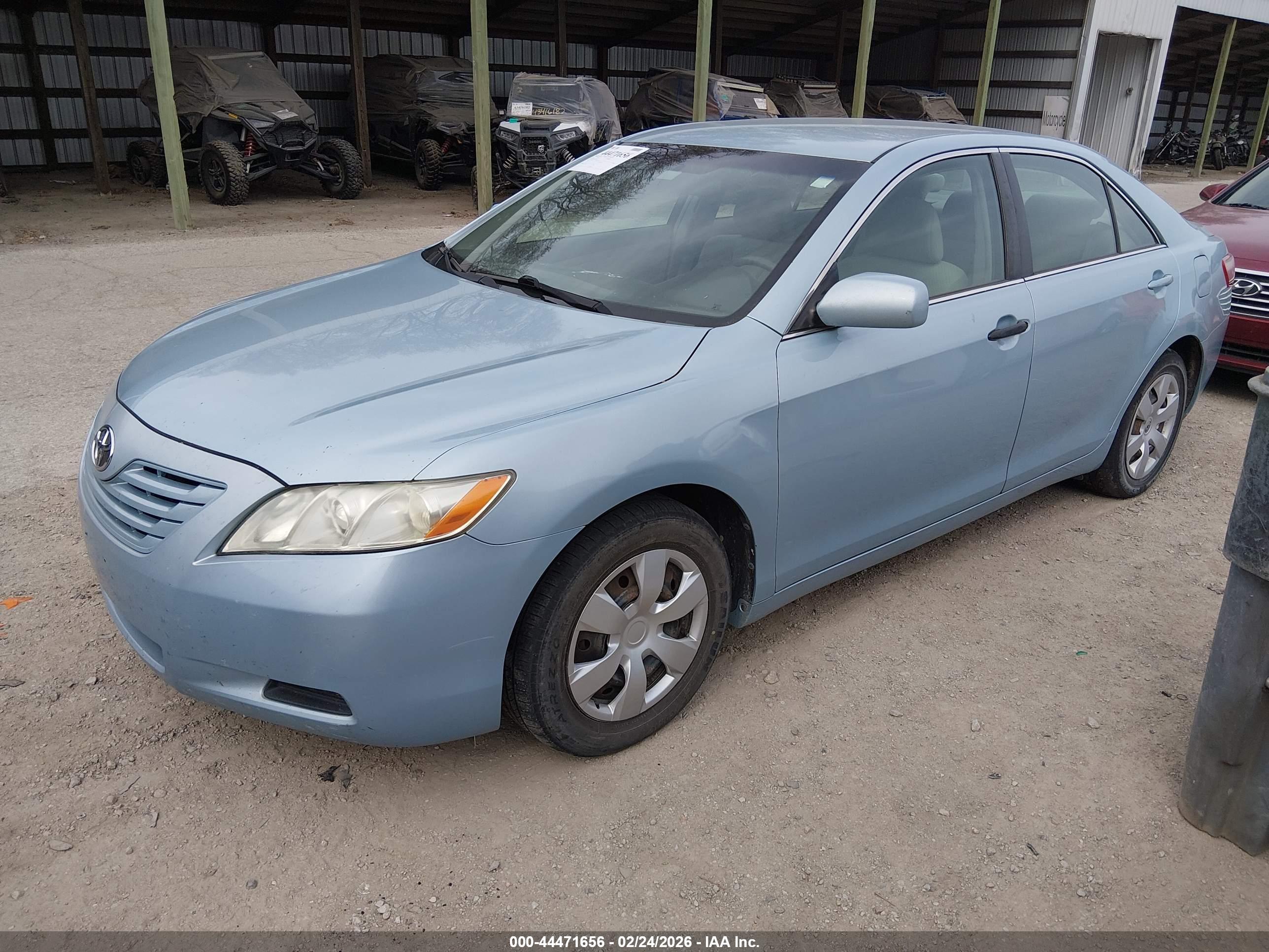 TOYOTA CAMRY image 2