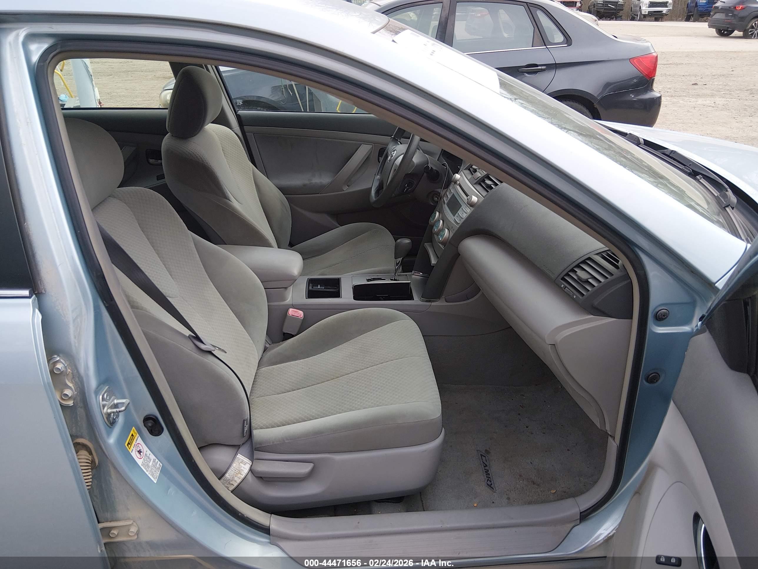 TOYOTA CAMRY image 5