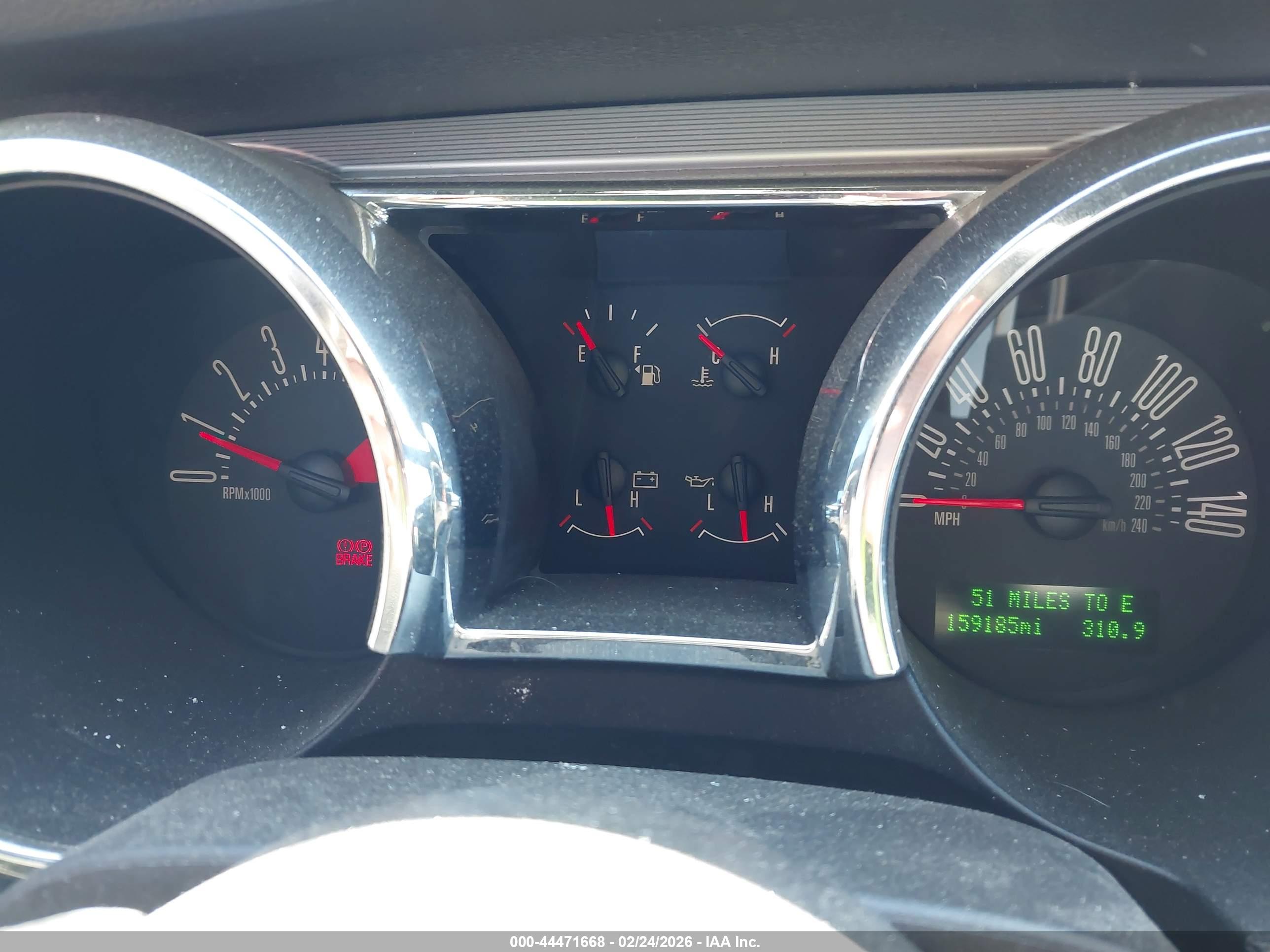 FORD MUSTANG image 7