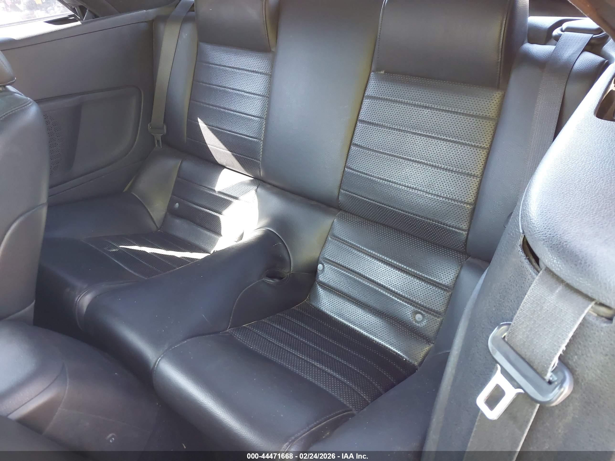 FORD MUSTANG image 8